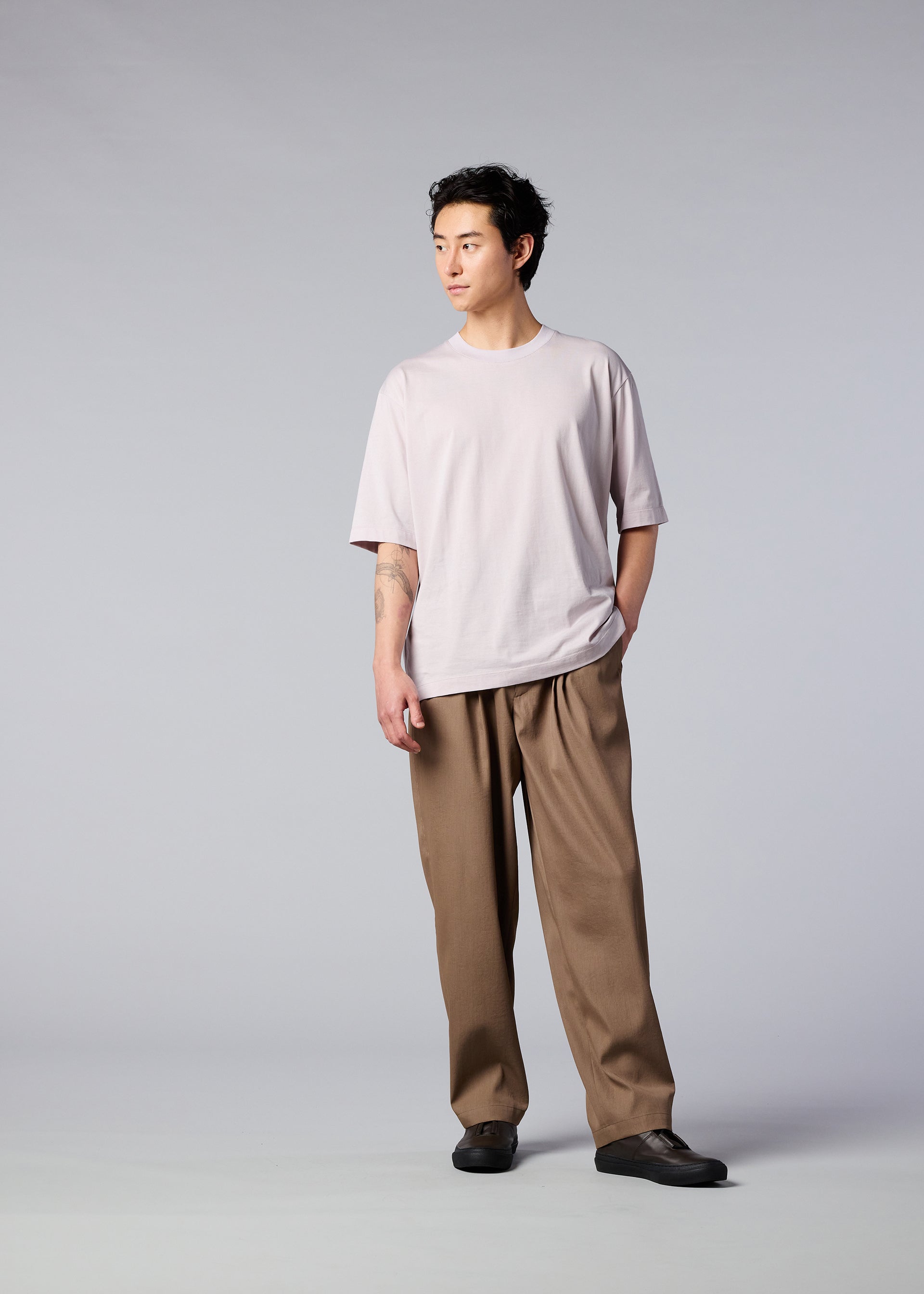 A model wears the IM MEN 60/2 JERSEY STITCH top