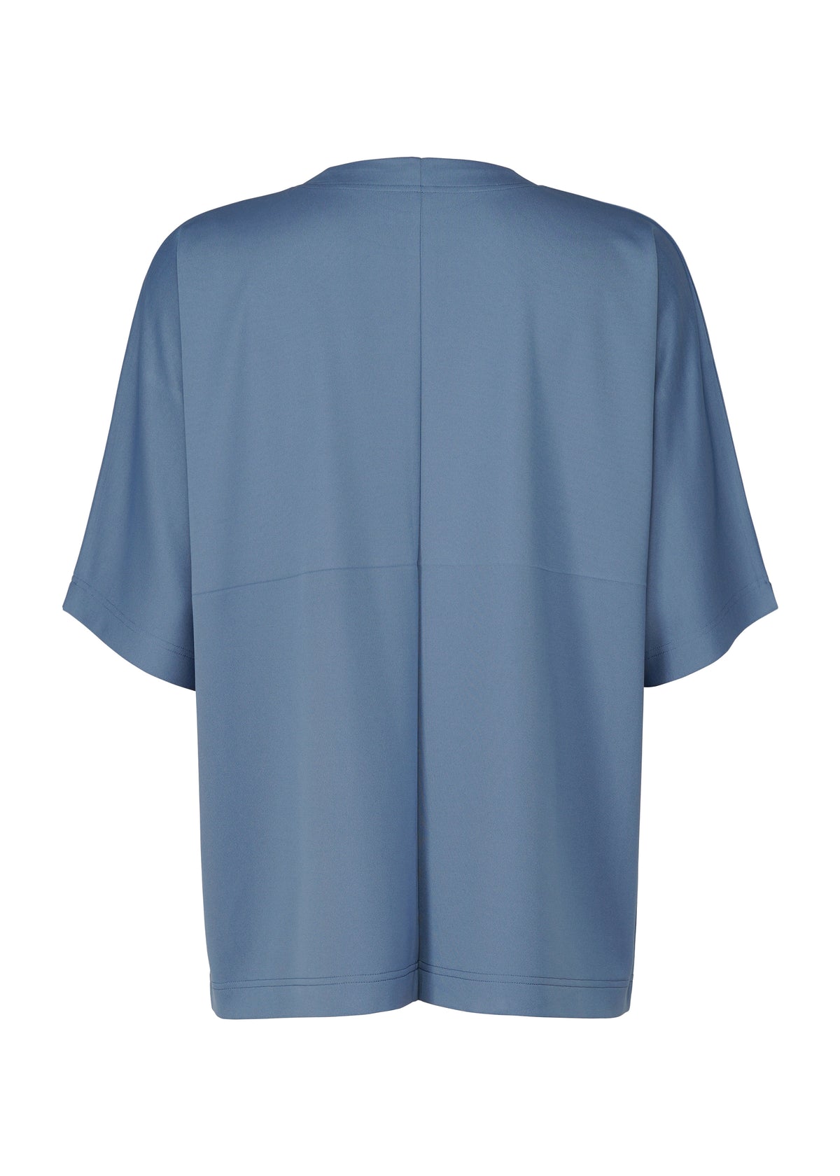A detail shot of the IM MEN FLAT T top