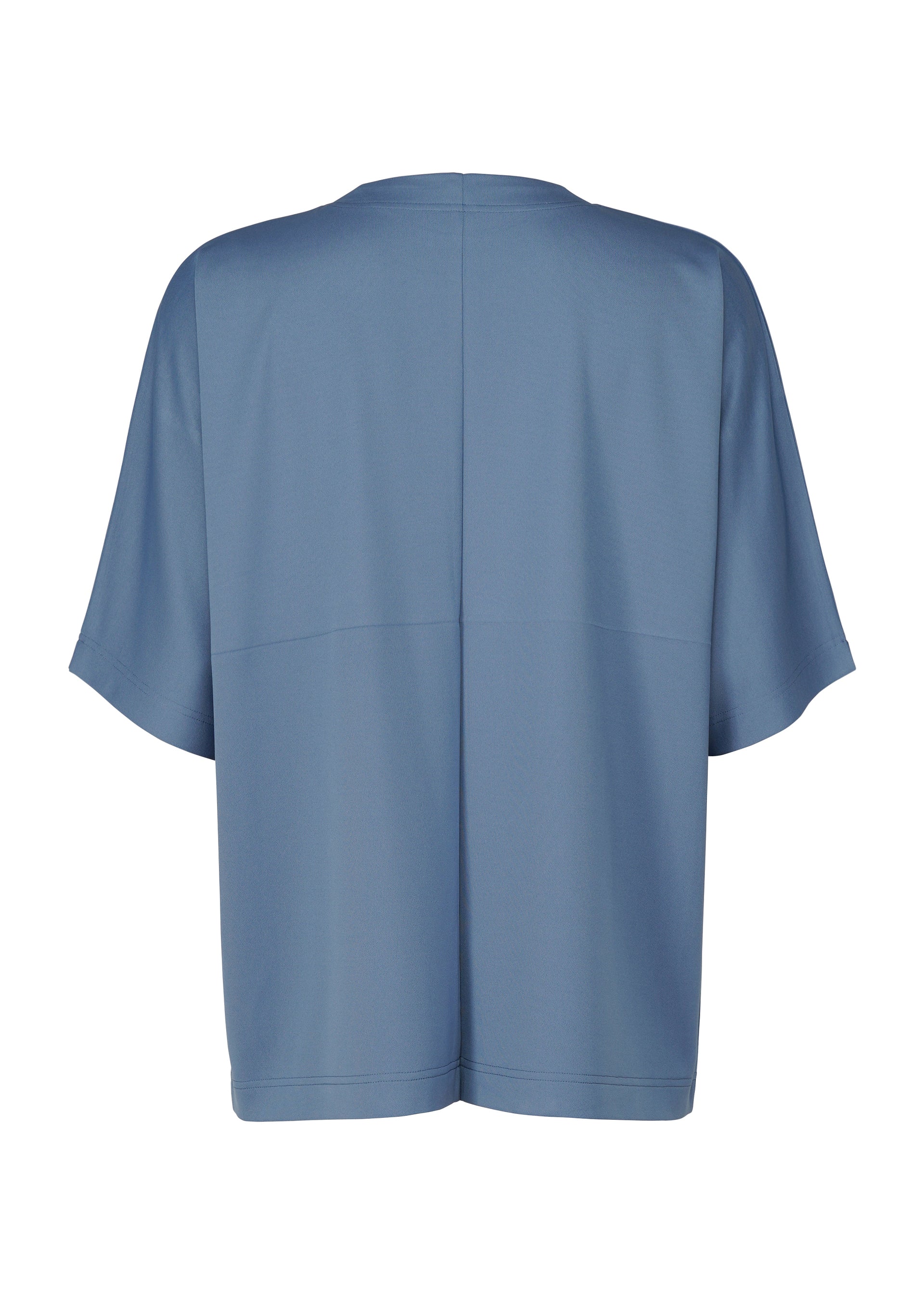 A detail shot of the IM MEN FLAT T top