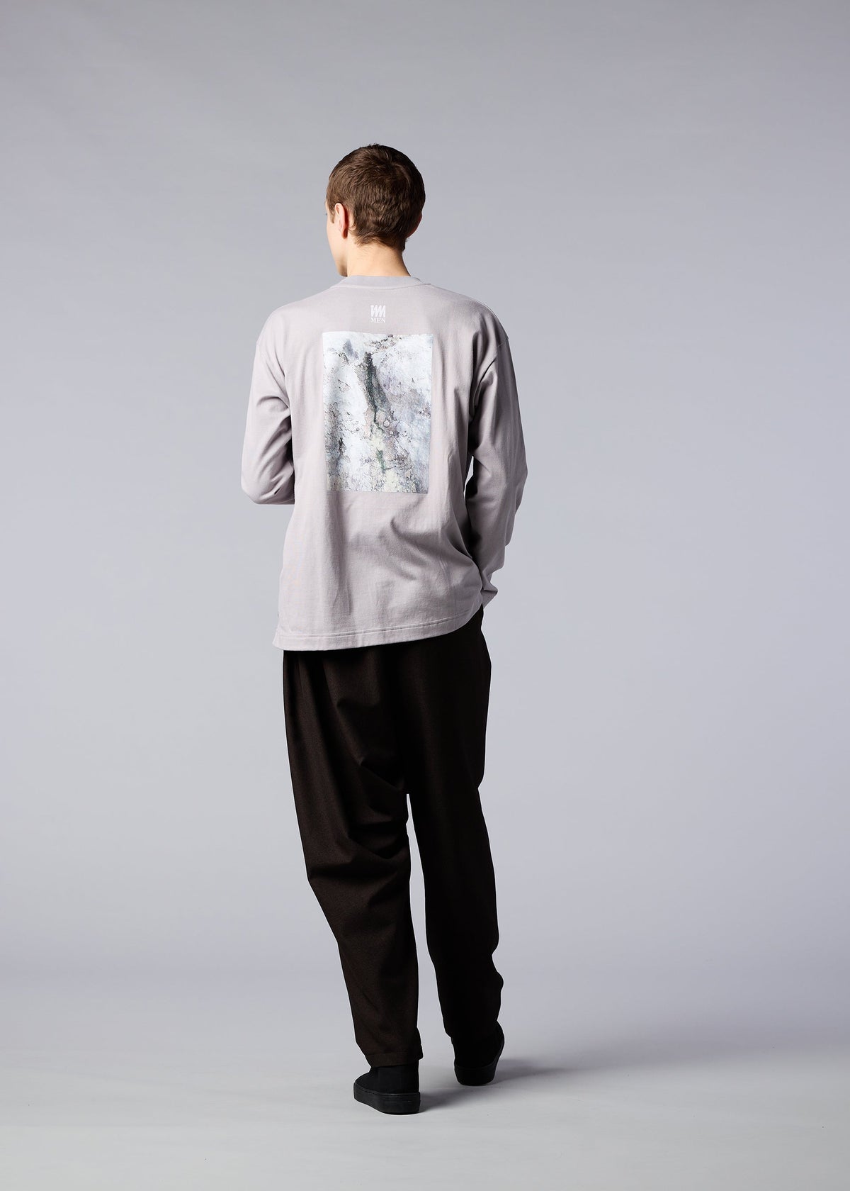A model wears the IM MEN SOIL GRAPHIC T top.