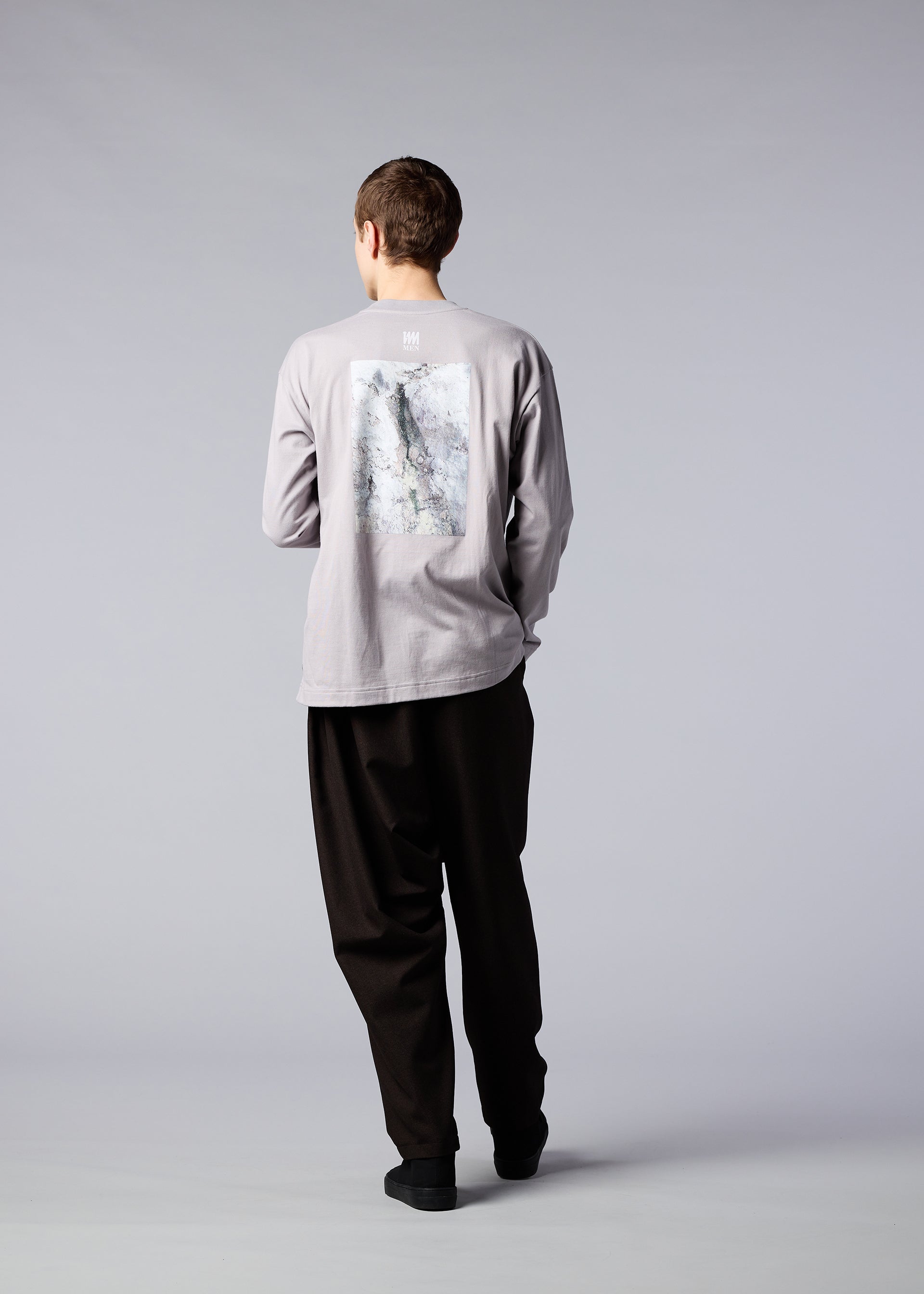 A model wears the IM MEN SOIL GRAPHIC T top.