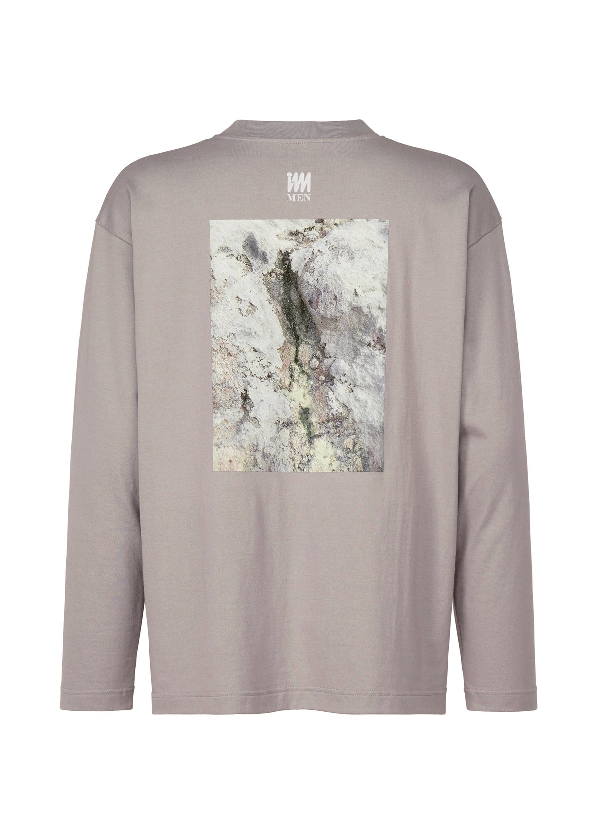 A detail shot of the IM MEN SOIL GRAPHIC T top.