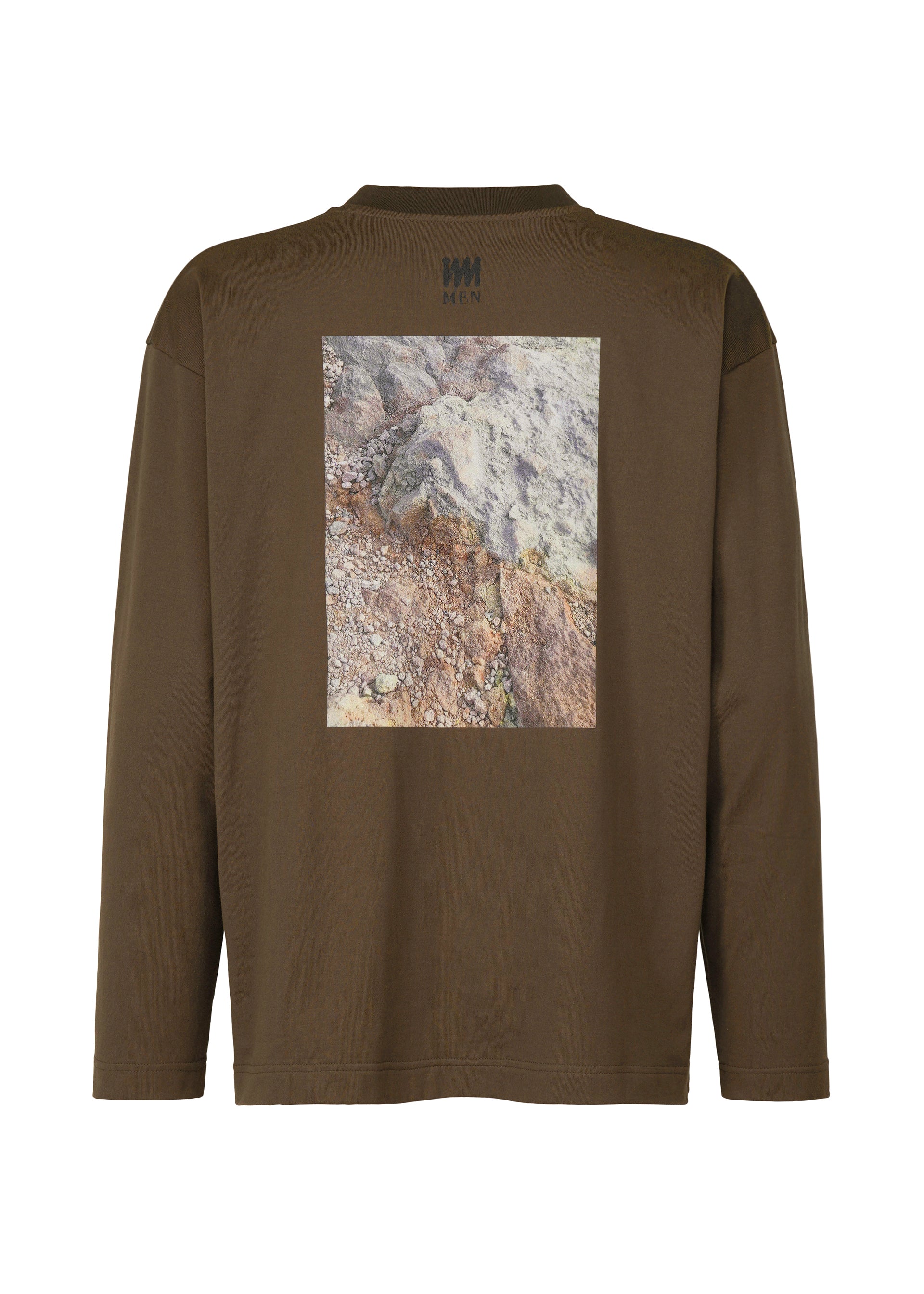 A detail shot of the IM MEN SOIL GRAPHIC T top.