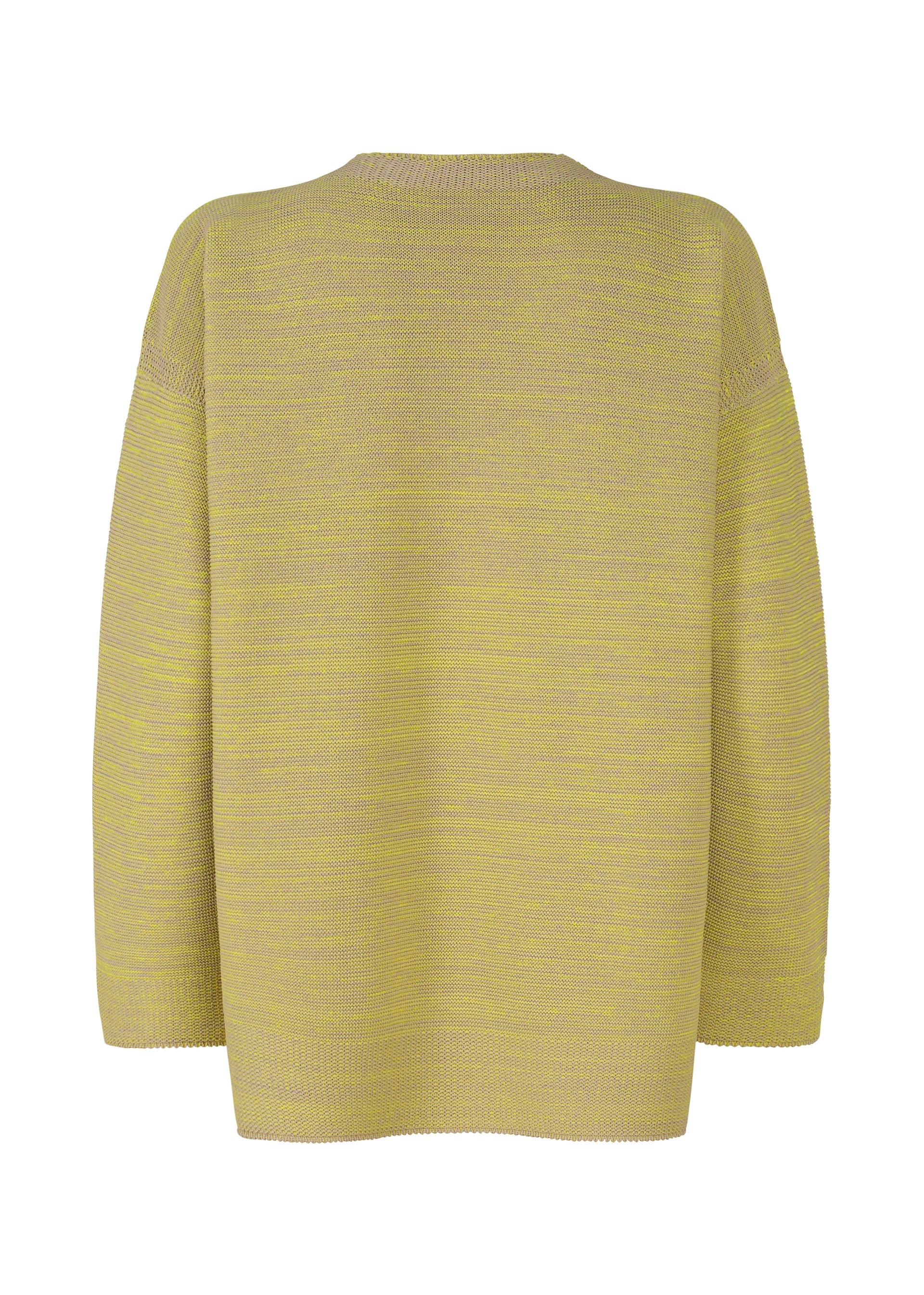 A detail shot of the IM MEN SEAMLESS WASHI KNIT top.