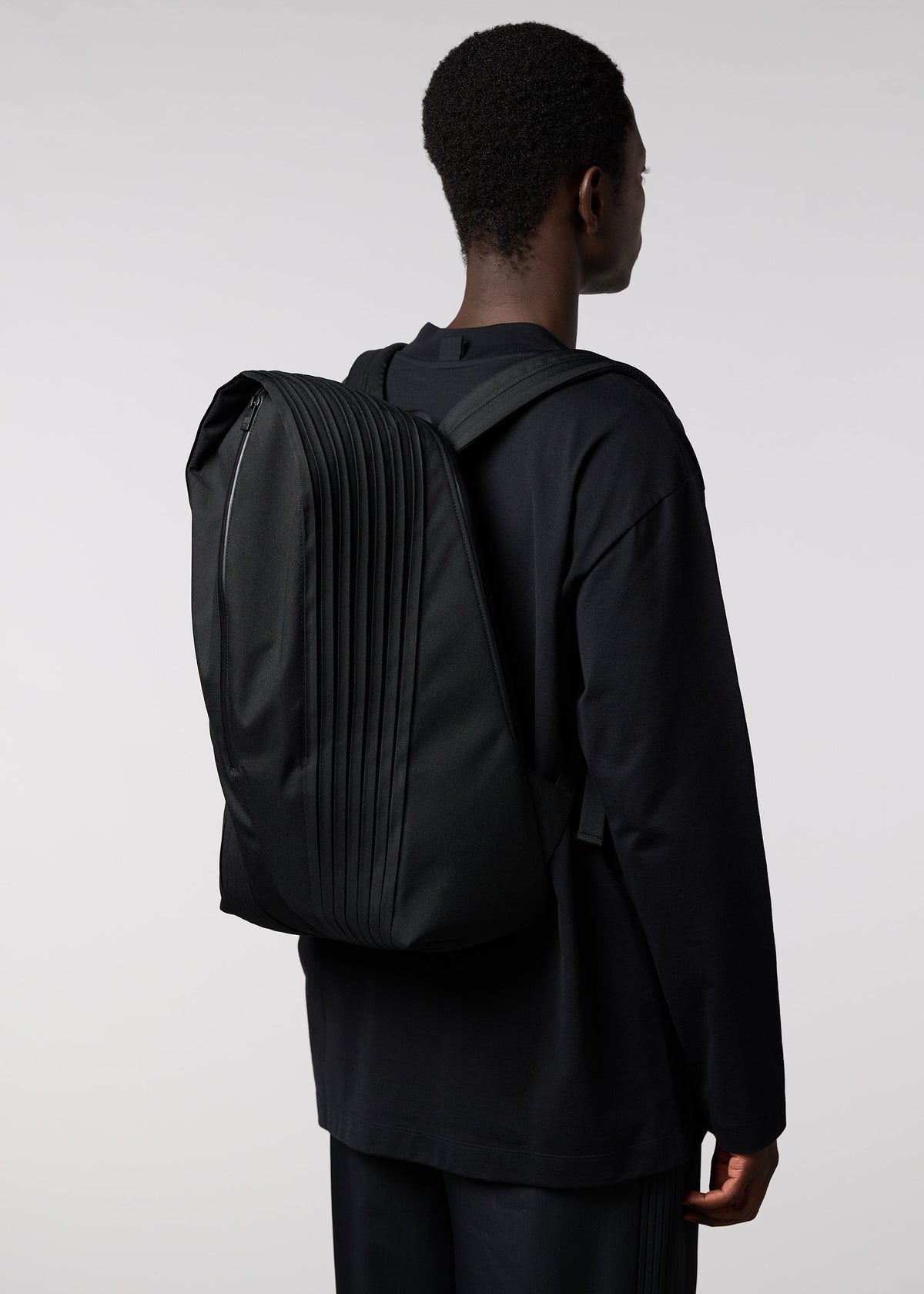 A model wears the IM MEN ORGAN bag.