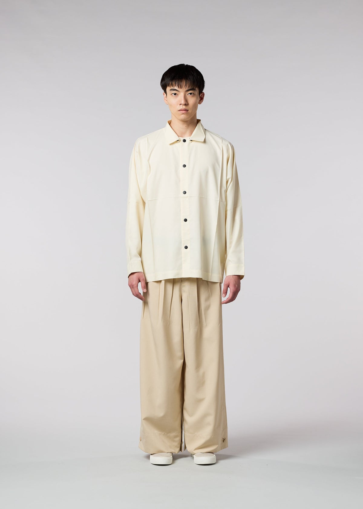 A model wears the IM MEN WAFT trousers.