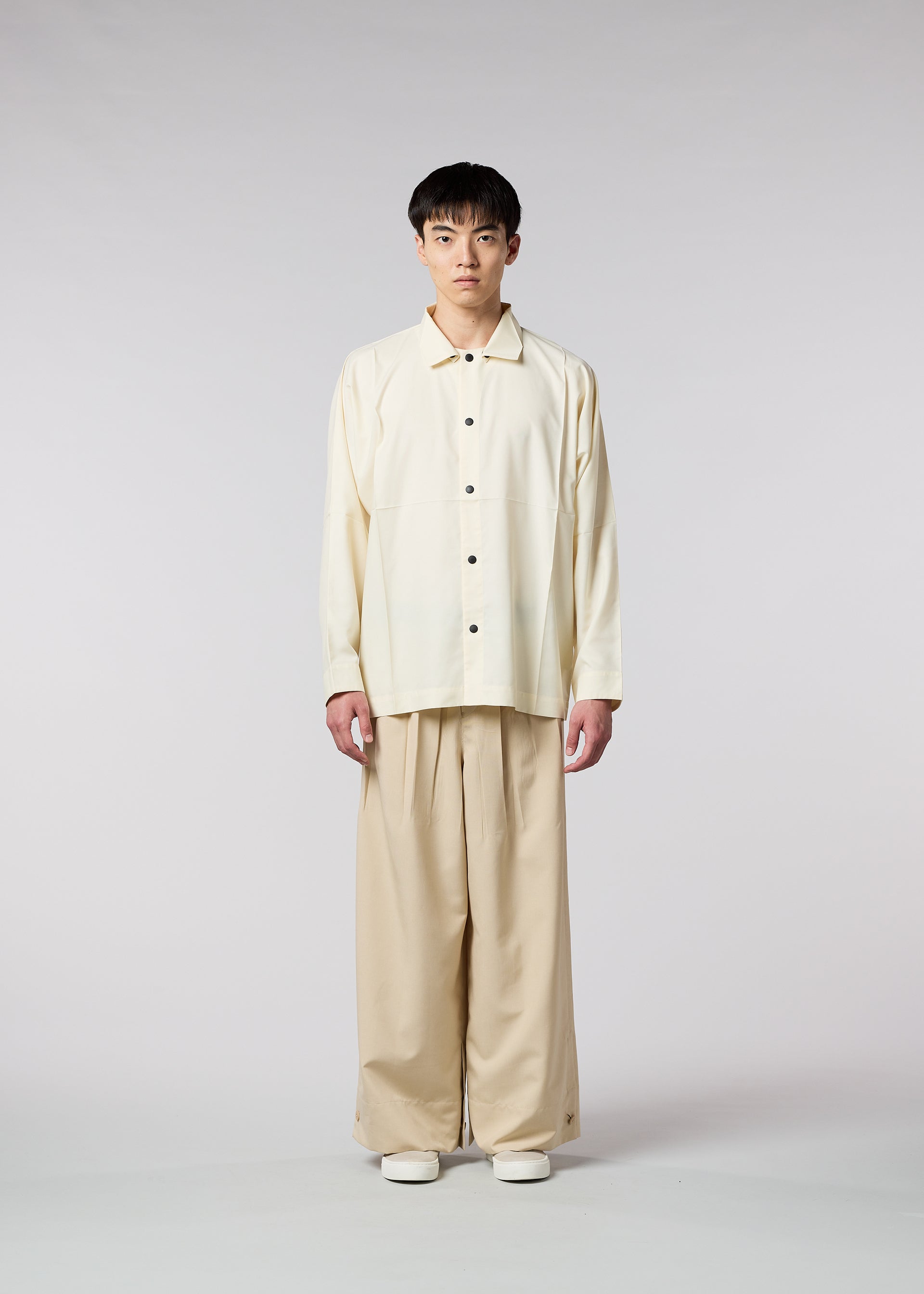 A model wears the IM MEN WAFT trousers.