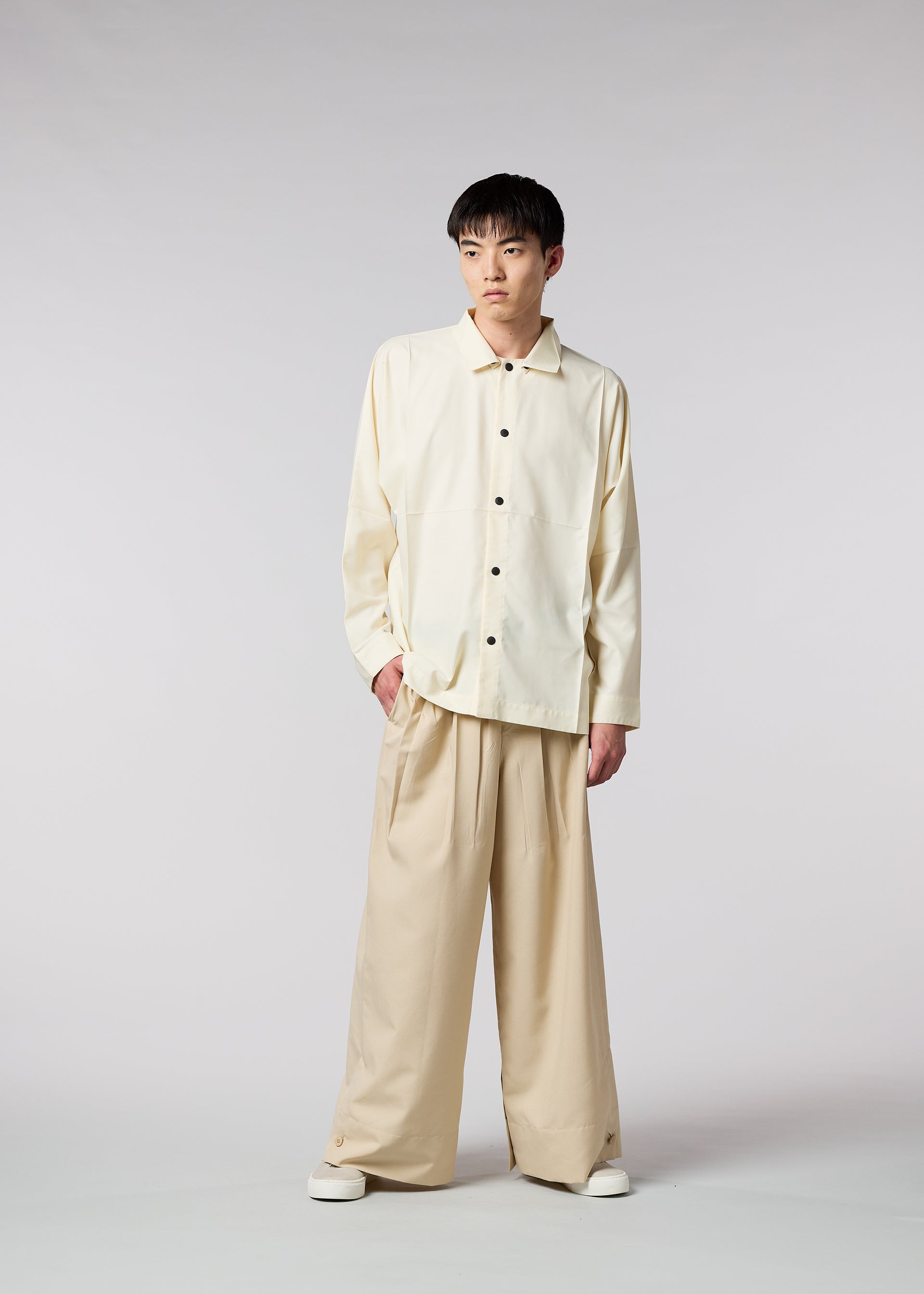 A model wears the IM MEN WAFT trousers.
