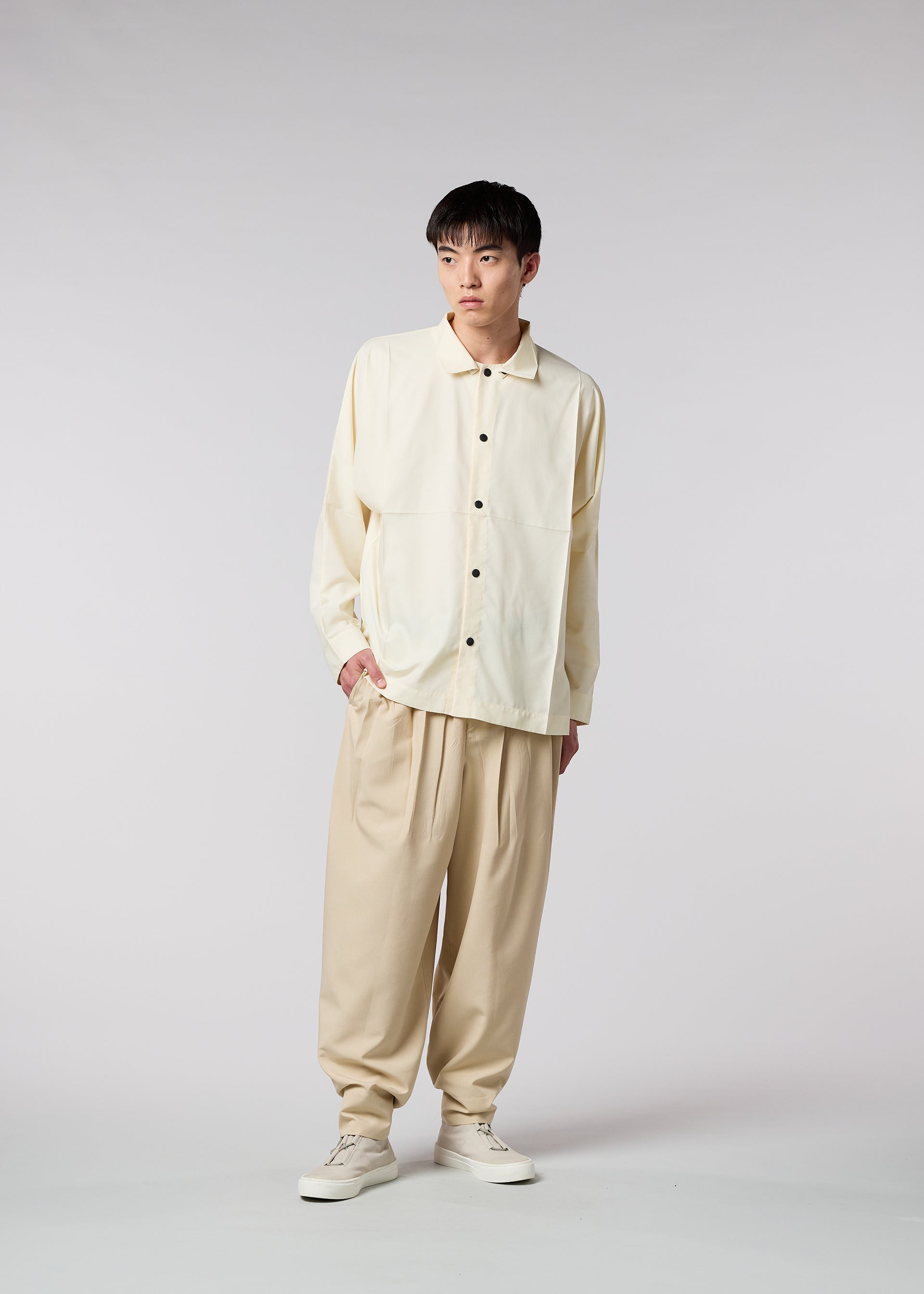 A model wears the IM MEN WAFT trousers.