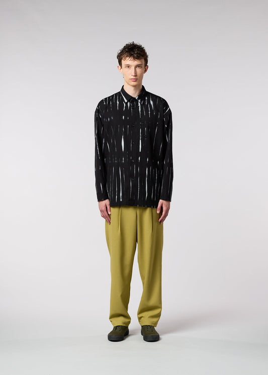 A model wears the IM MEN GIFT shirt.