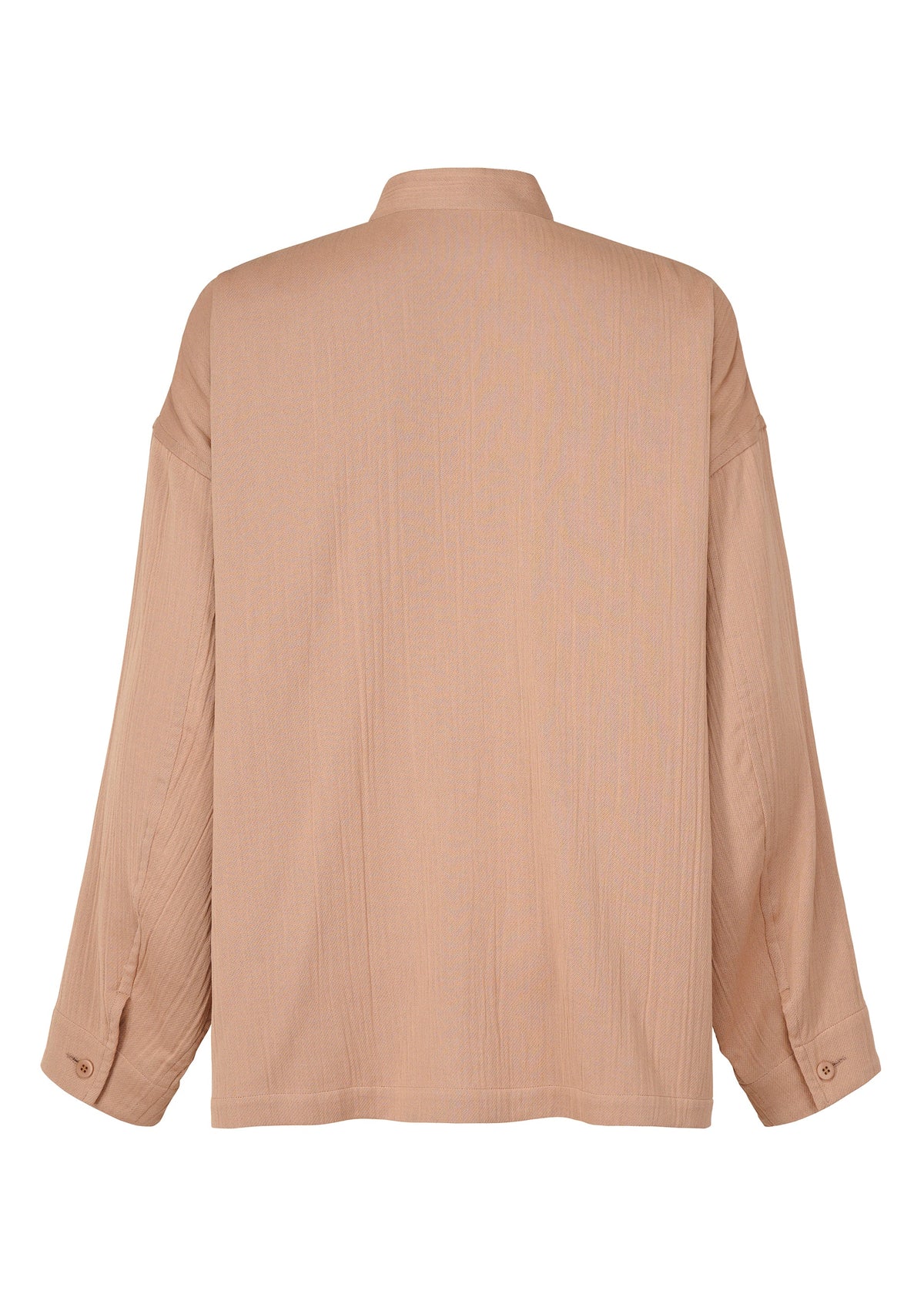 A detail shot of the IM MEN DOUBLE WEAVE CREPE shirt.