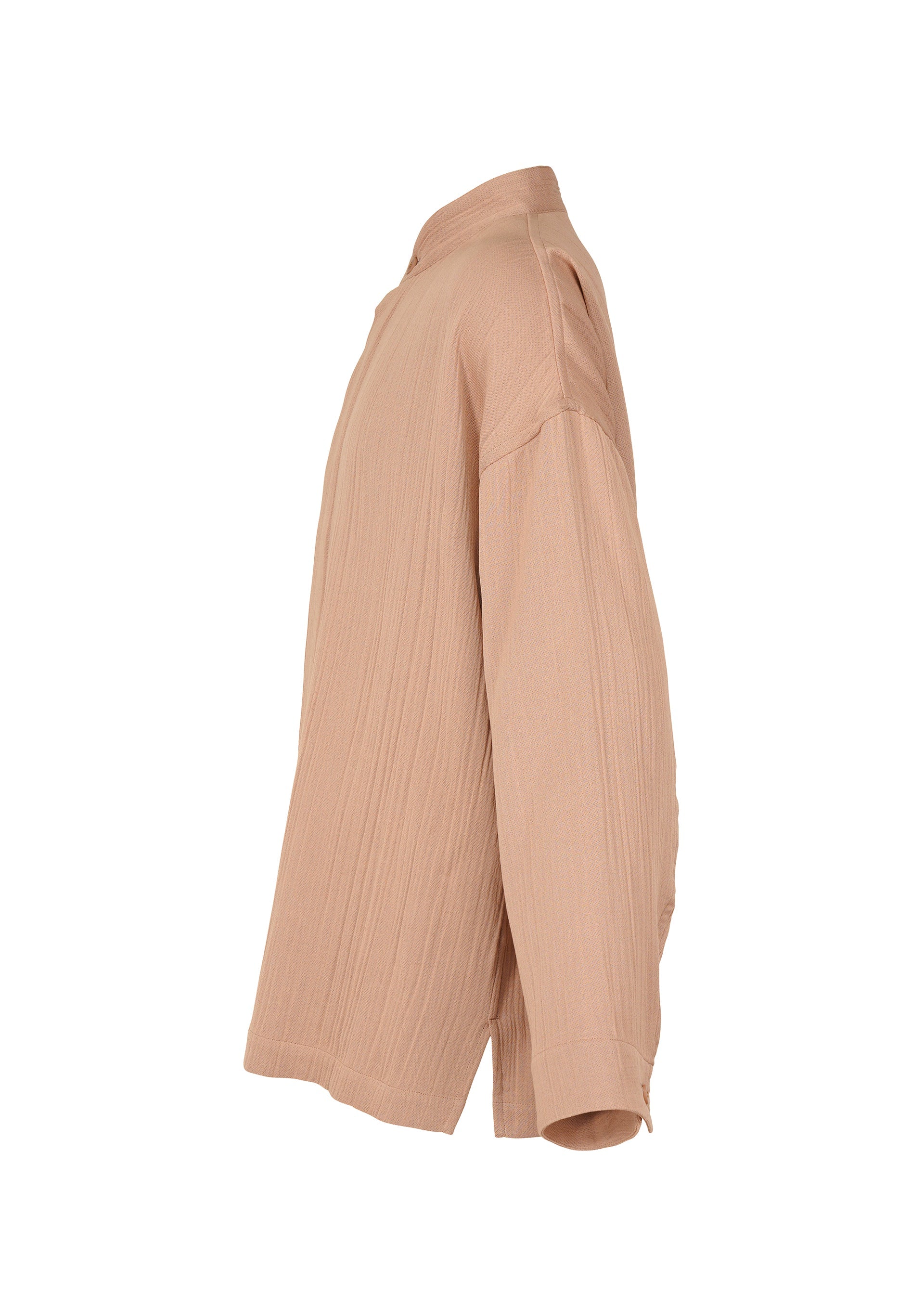 A detail shot of the IM MEN DOUBLE WEAVE CREPE shirt.