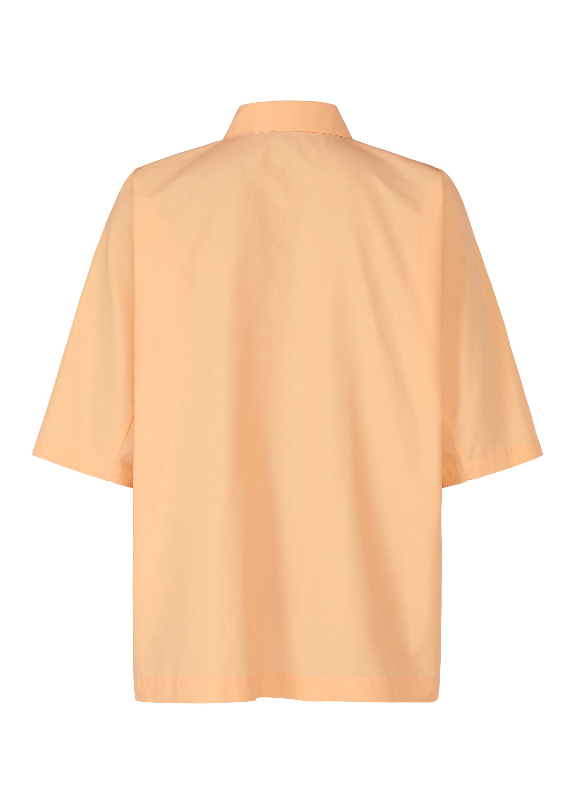 A detail shot of the IM MEN ONE CUT SHIRT shirt.