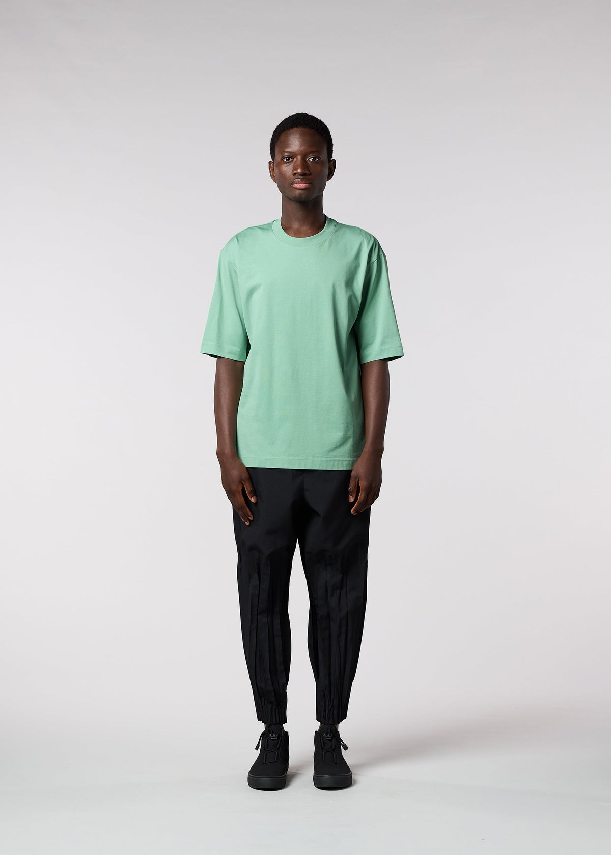 A model wears the IM MEN 60/2 JERSEY STITCH top.