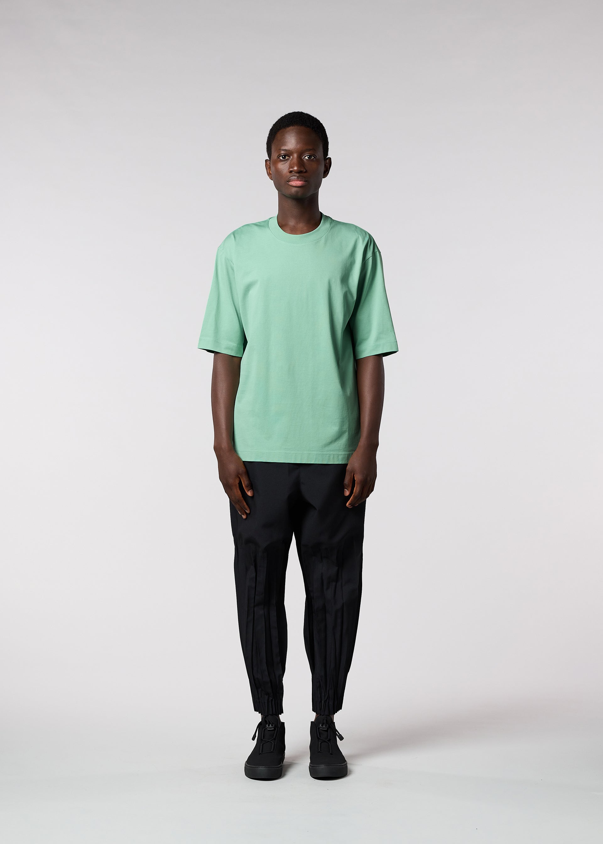 A model wears the IM MEN 60/2 JERSEY STITCH top.
