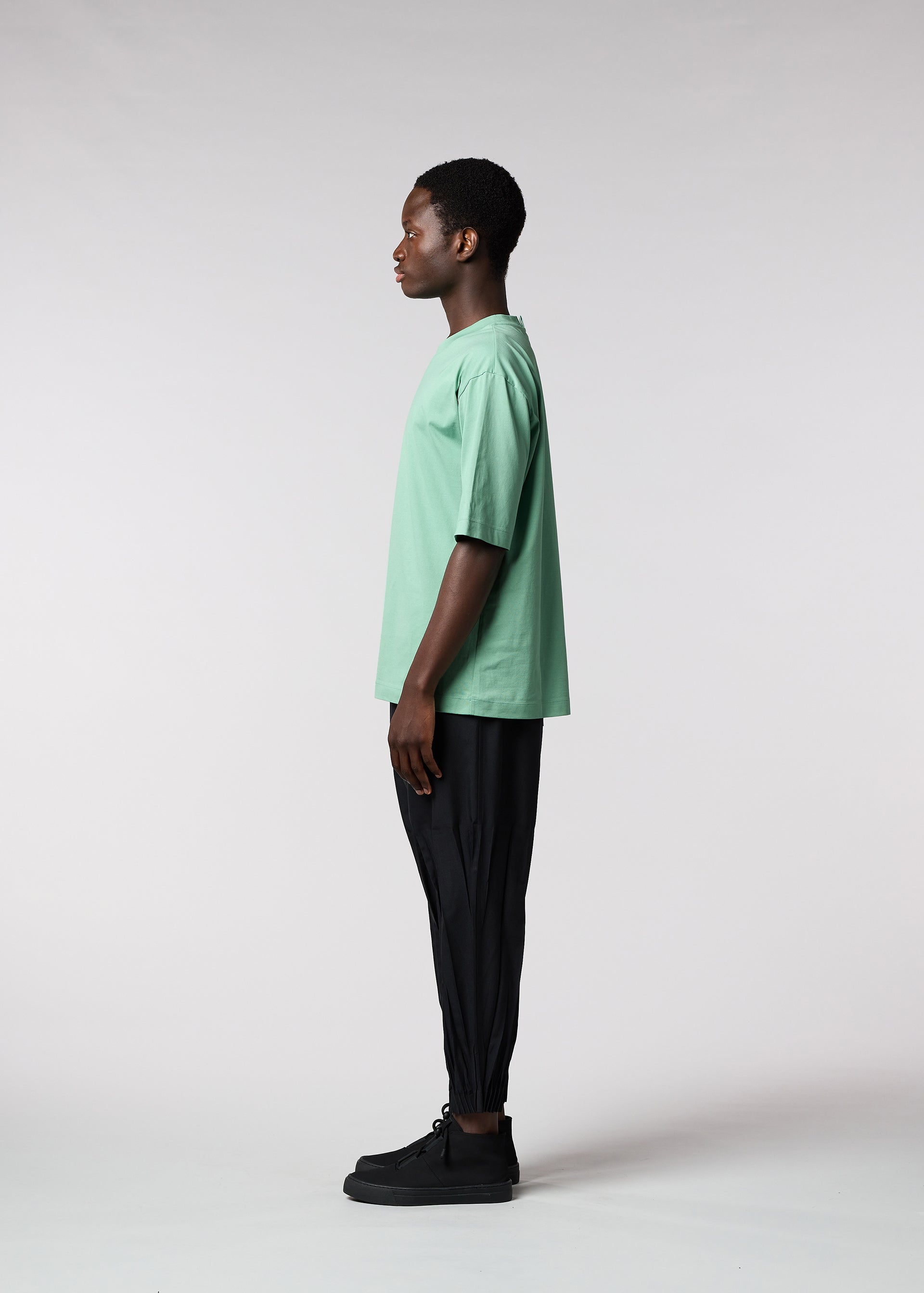 A model wears the IM MEN 60/2 JERSEY STITCH top.