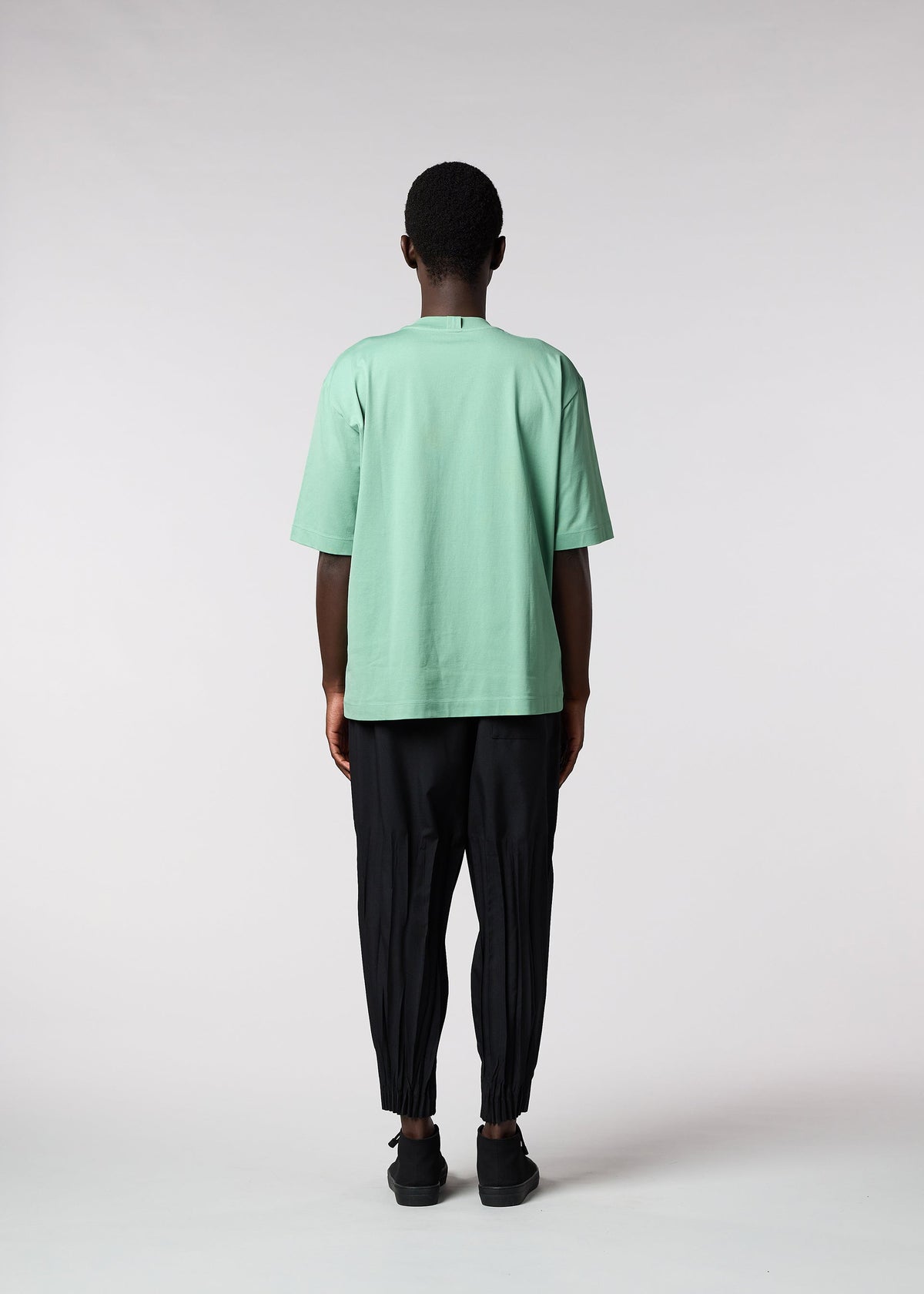 A model wears the IM MEN 60/2 JERSEY STITCH top.