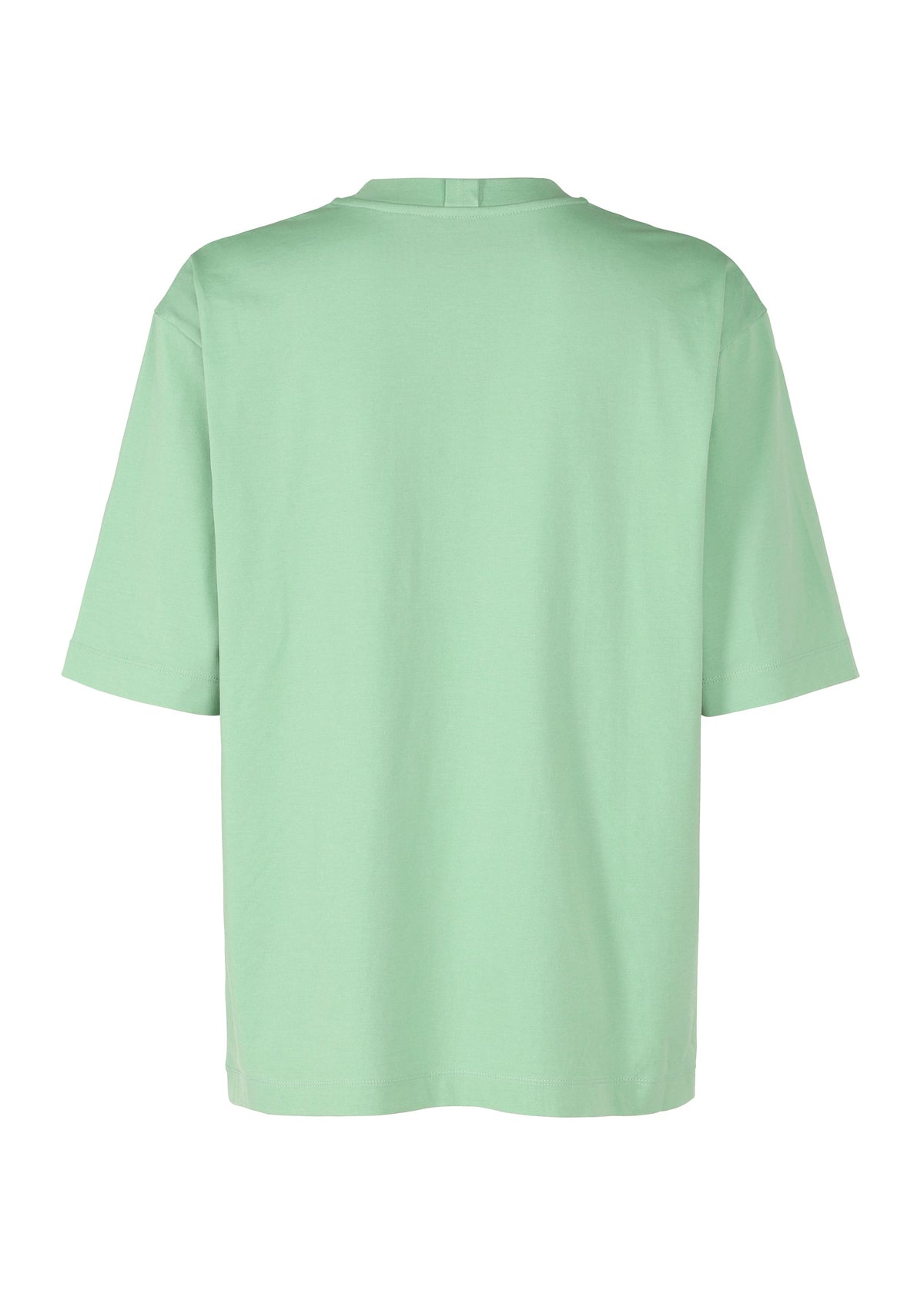 A detail shot of the IM MEN 60/2 JERSEY STITCH top.