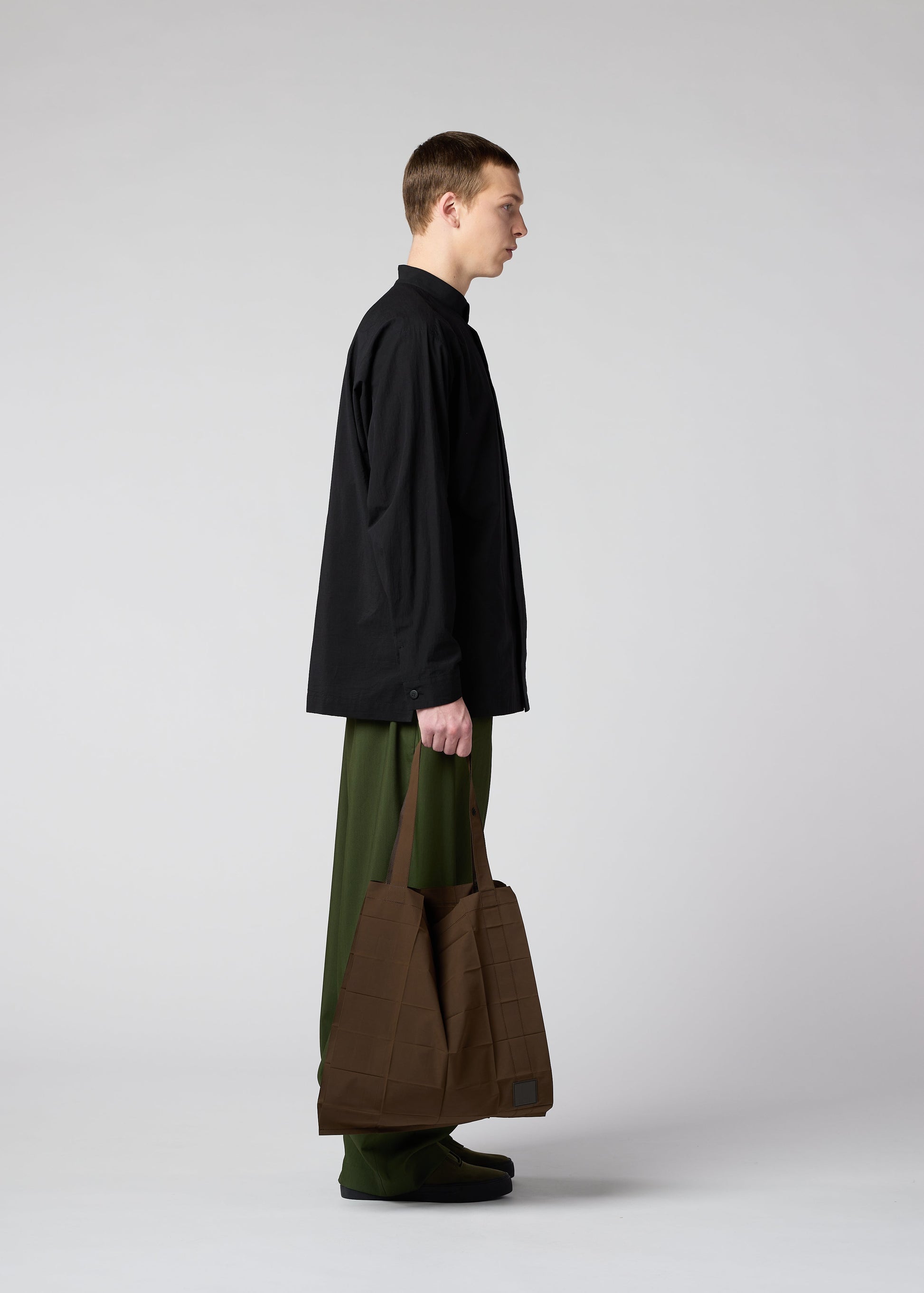 A model wears the IM MEN PATA PATA bag.