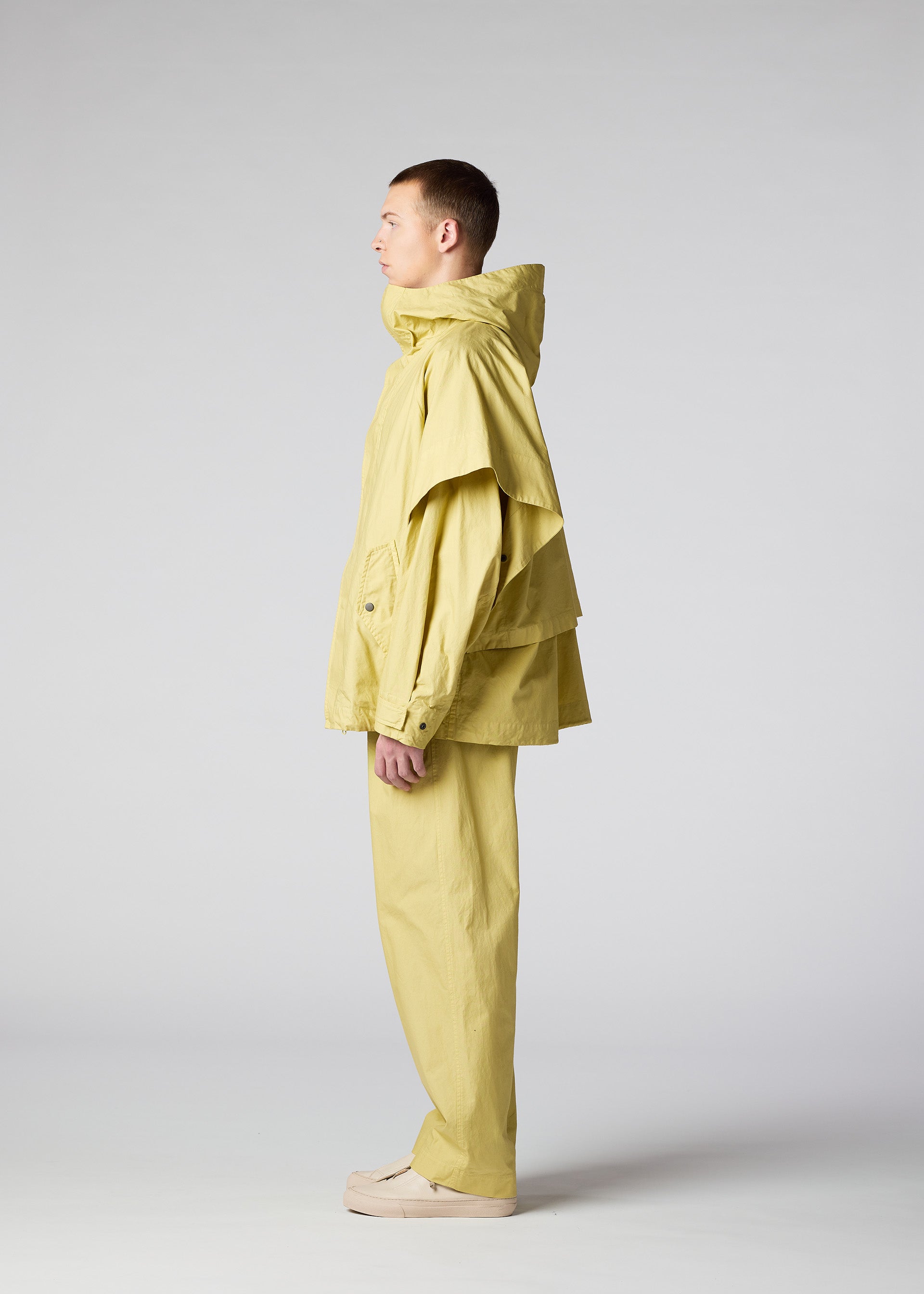 A model wears the IM MEN LIGHT COTTON jacket.