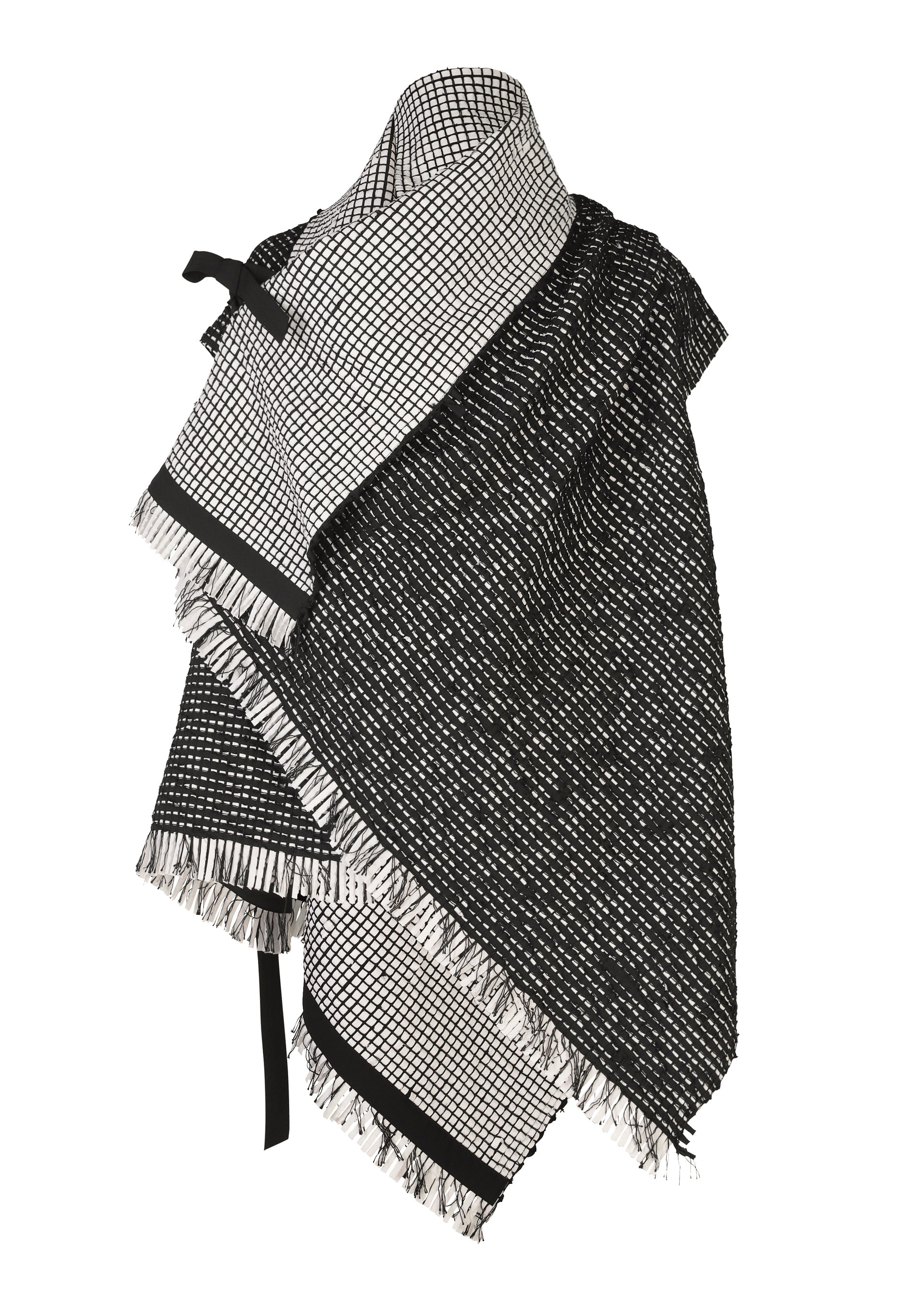 A product shot of the IM MEN SAKIORI vest in black (15).