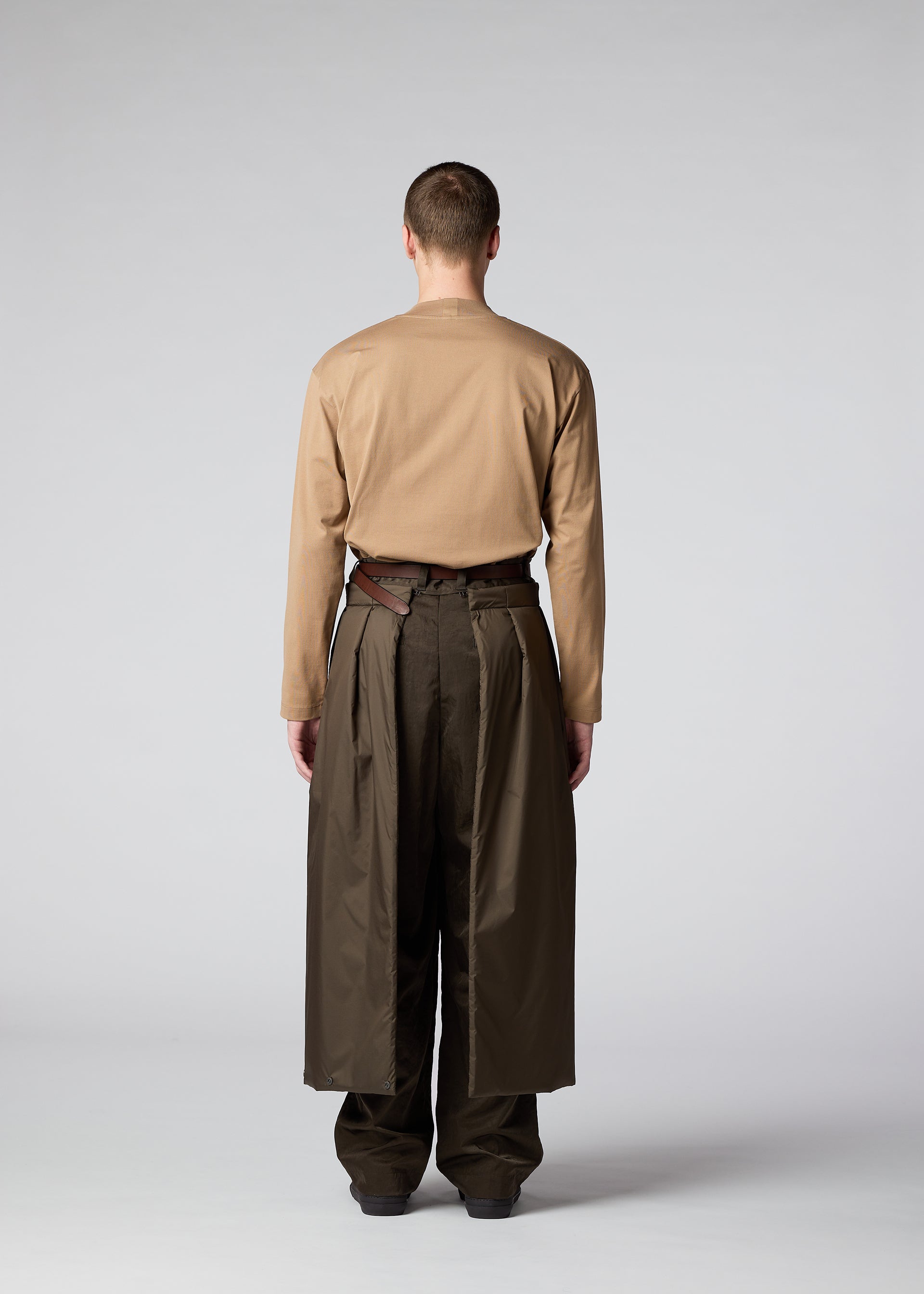 A model wears the IM MEN SWITCH trousers.