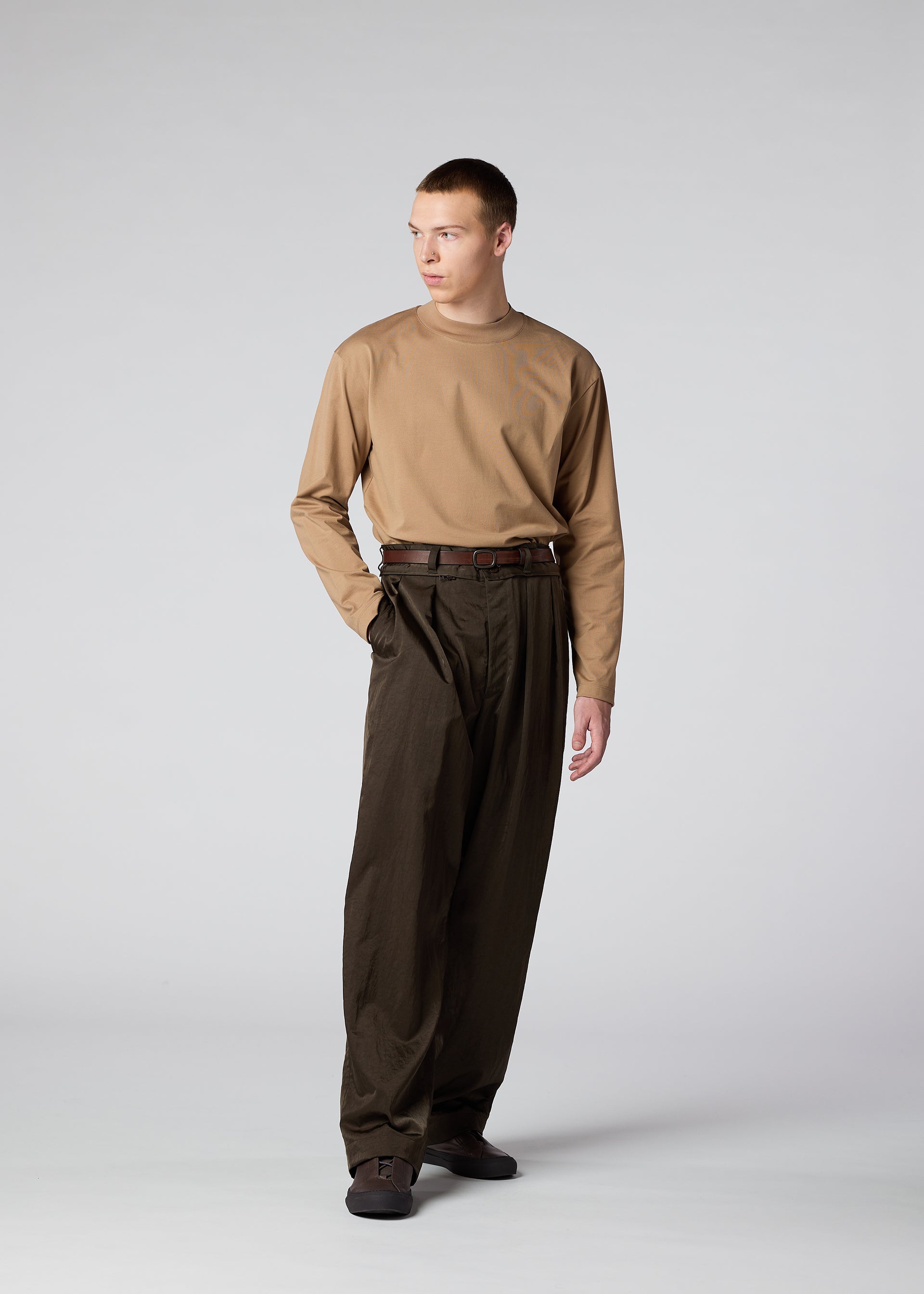 A model wears the IM MEN SWITCH trousers.