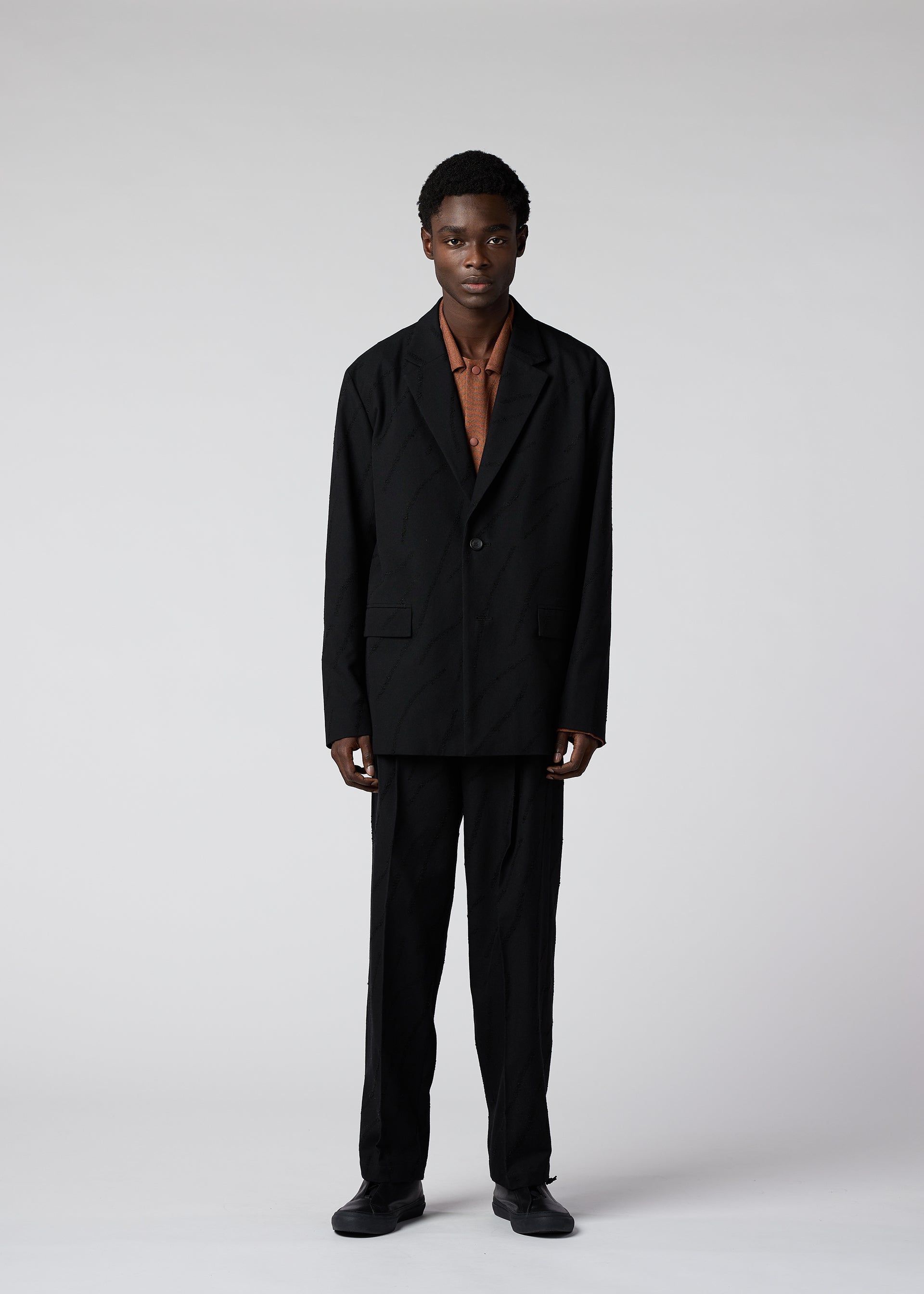 A model wears the IM MEN FLY WOOL trousers.