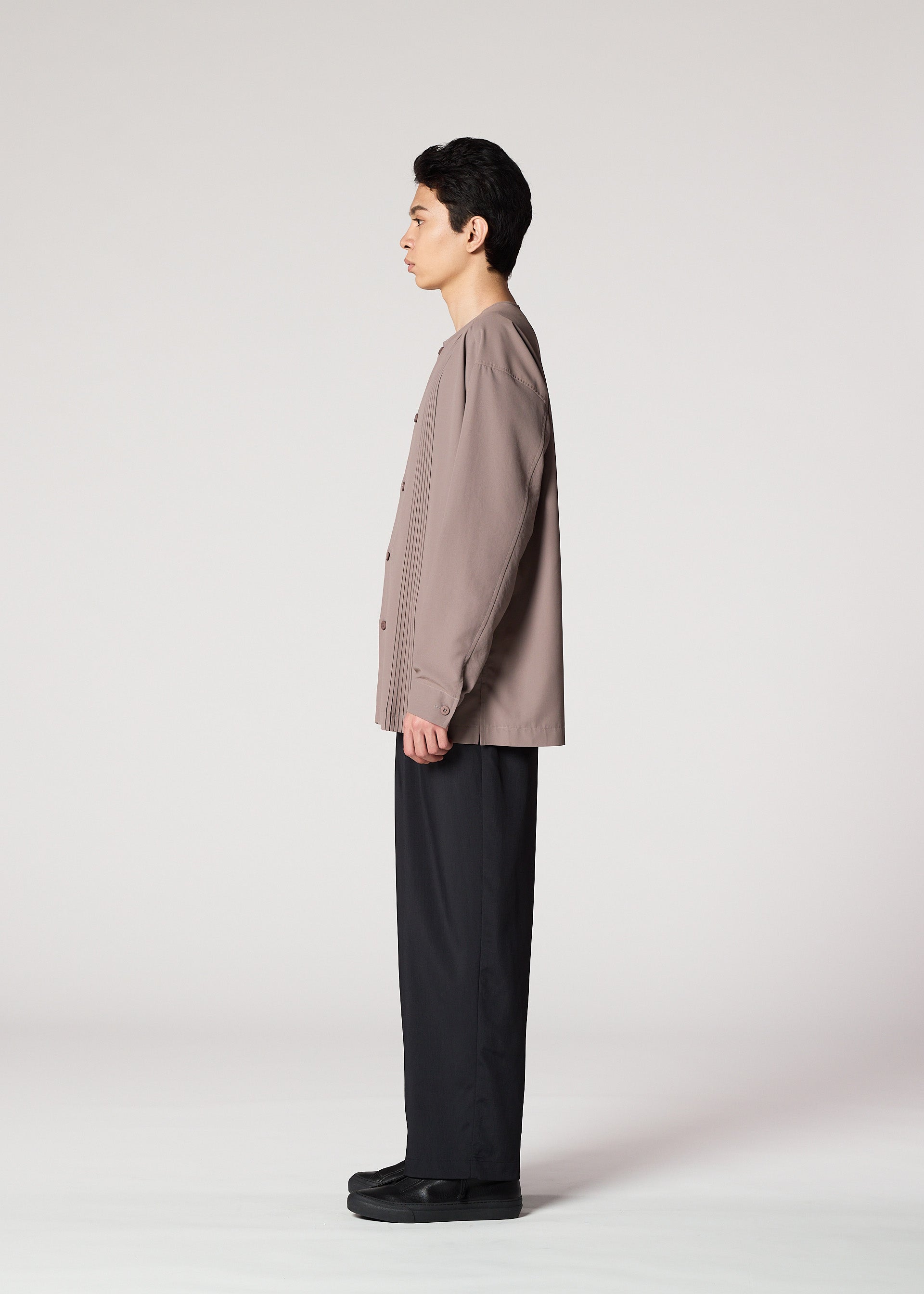 A model wears the IM MEN PLEATS SHIRT shirt.