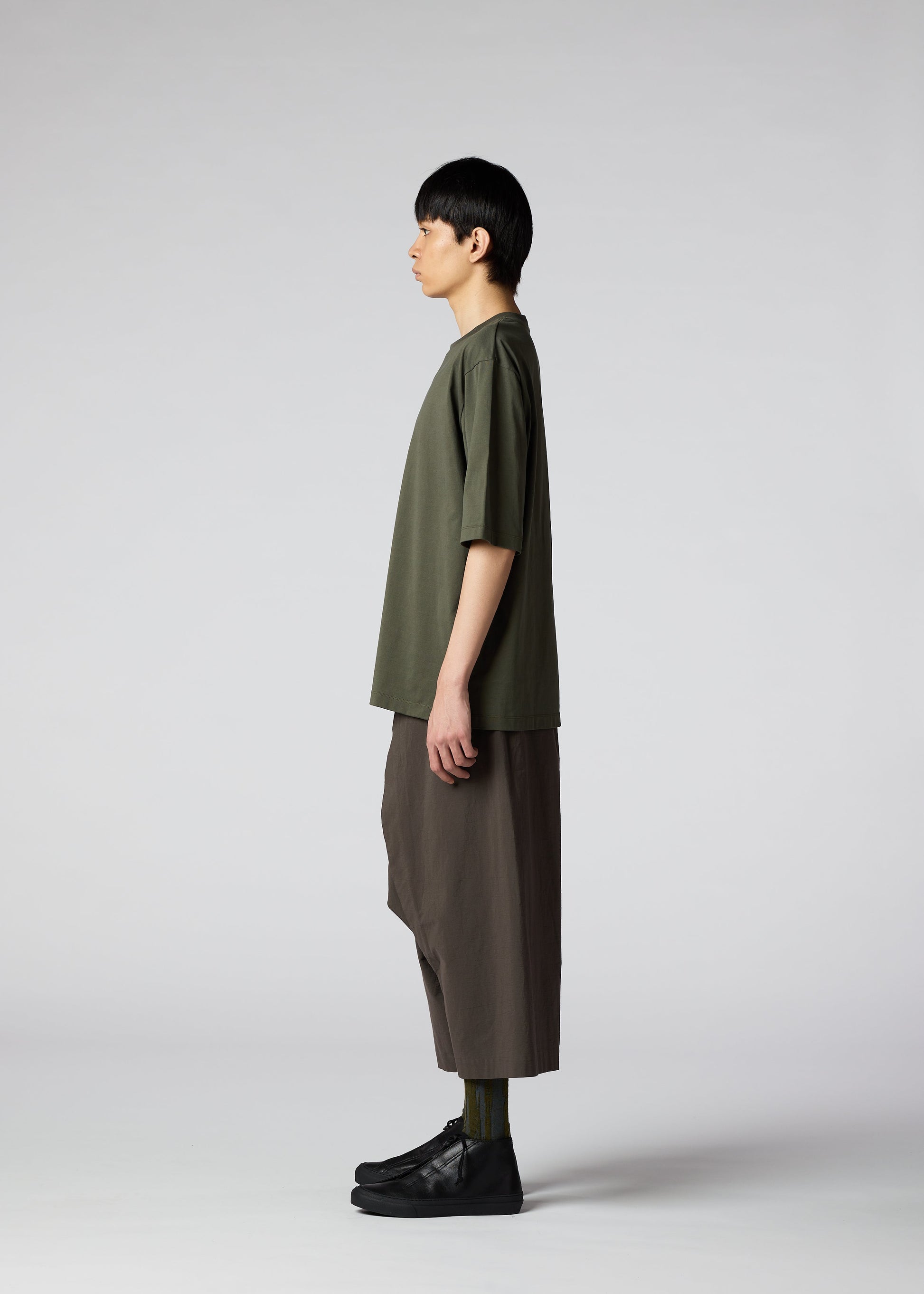 A model wears the IM MEN 60/2 JERSEY STITCH top.