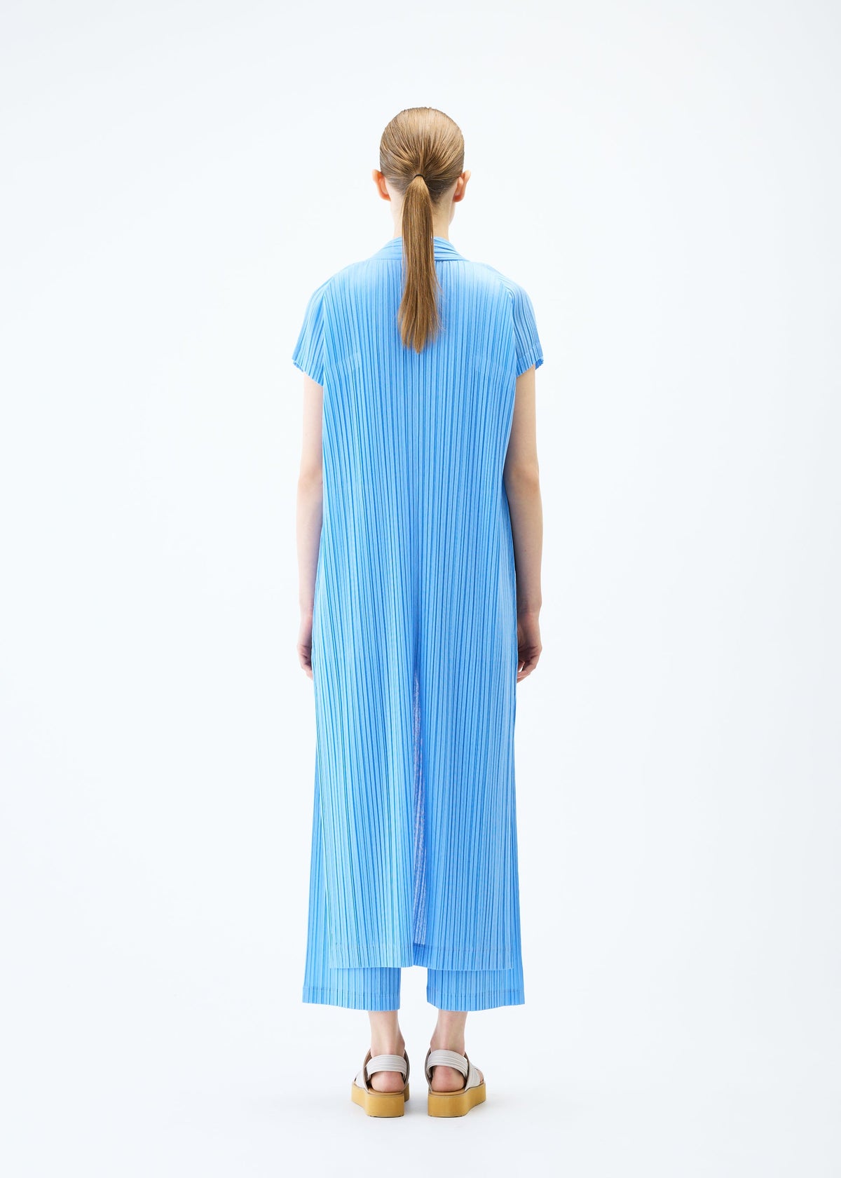 A model wears the PLEATS PLEASE ISSEY MIYAKE RAMIE PLEATS vest.