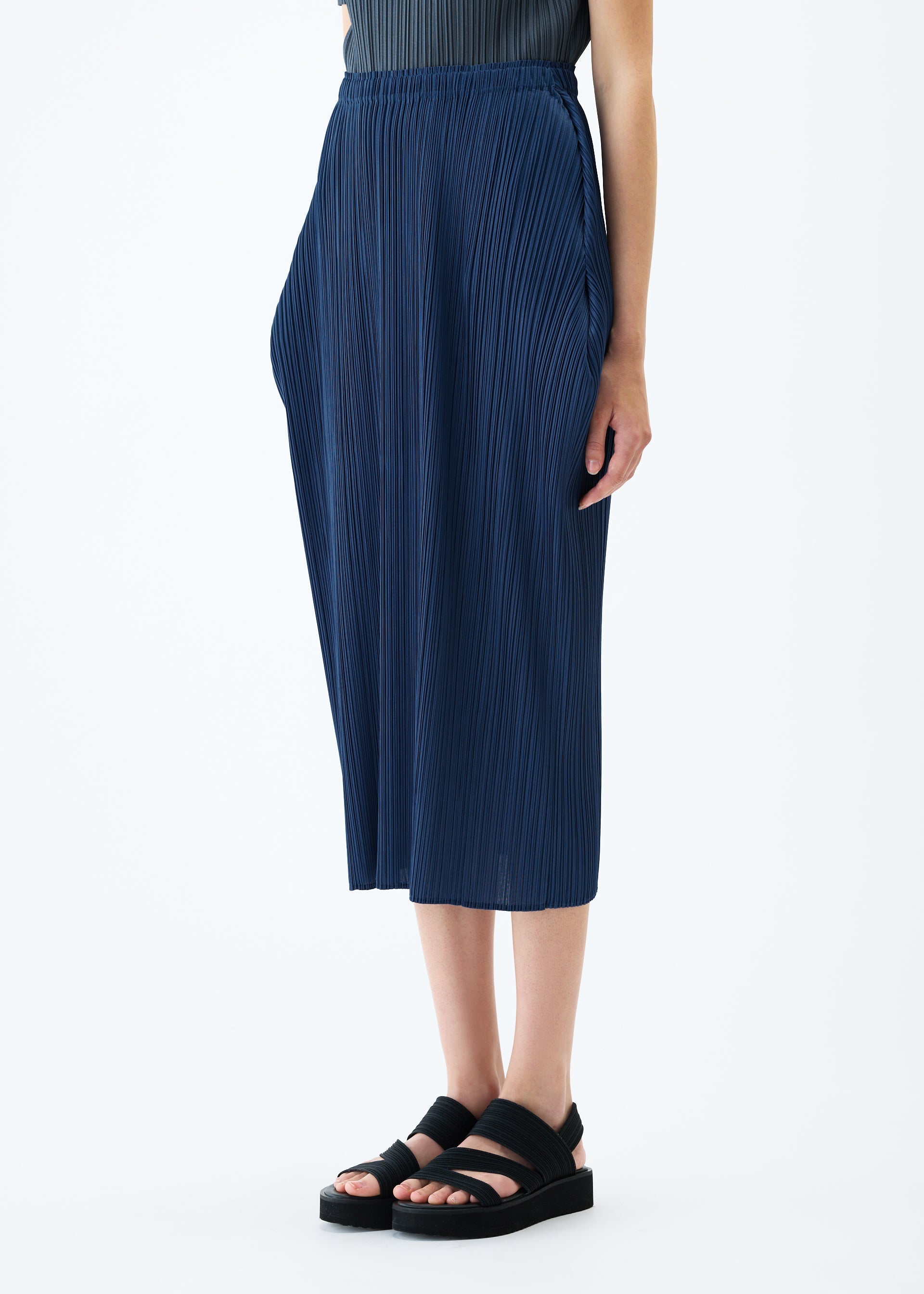 A model wears the PLEATS PLEASE ISSEY MIYAKE LAMP SHADE skirt.