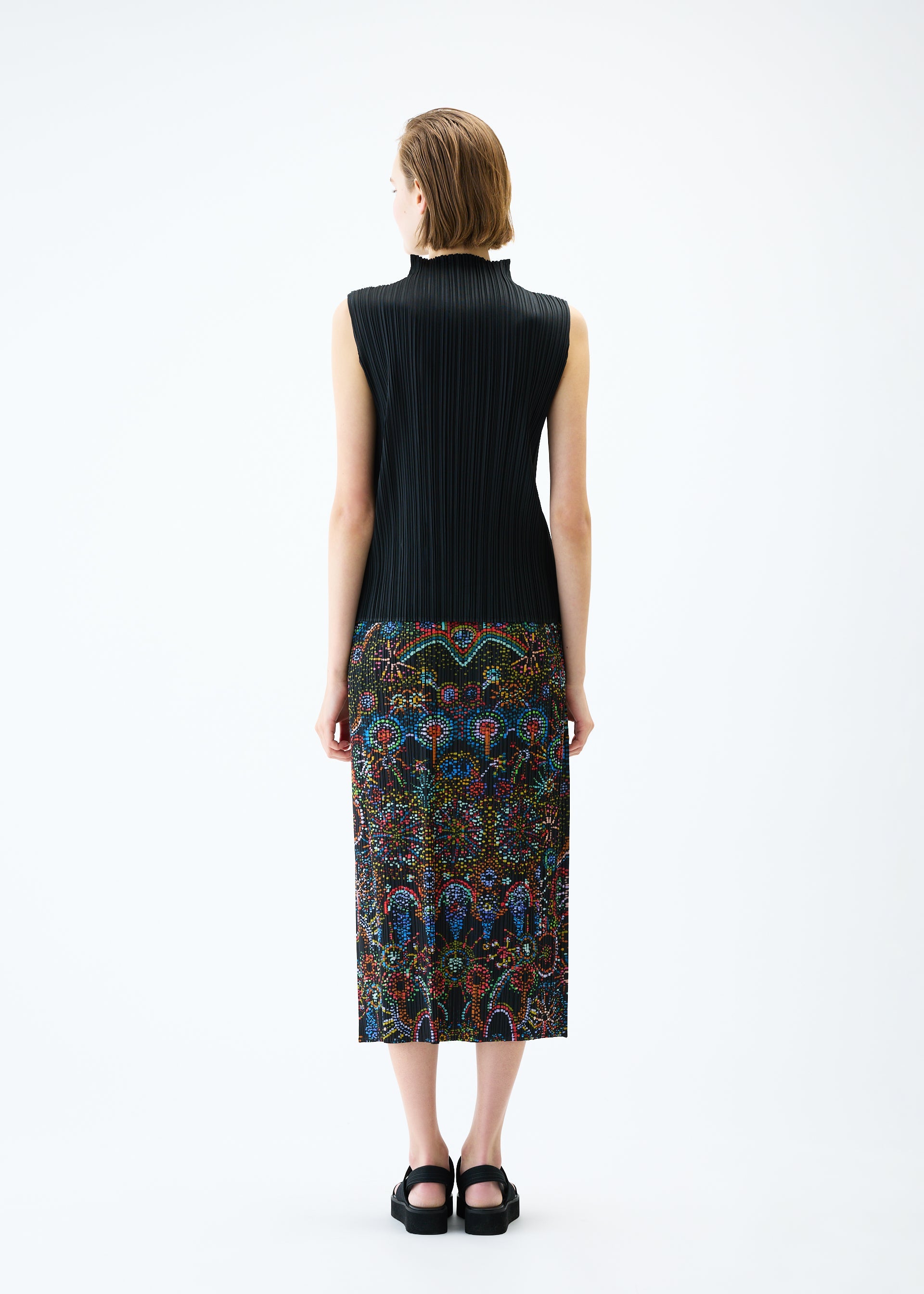 A model wears the PLEATS PLEASE ISSEY MIYAKE LIGHT FESTIVAL skirt.