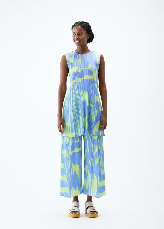 A model wears the PLEATS PLEASE ISSEY MIYAKE REFRACTION tunic.