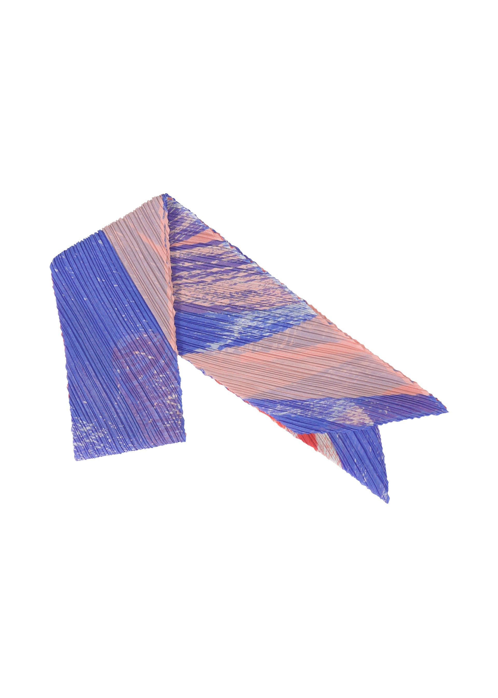 A product shot of the PLEATS PLEASE ISSEY MIYAKE BACKLIGHT SCARF stole in .