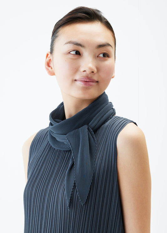 A model wears the PLEATS PLEASE ISSEY MIYAKE MONTHLY SCARF MAY stole.