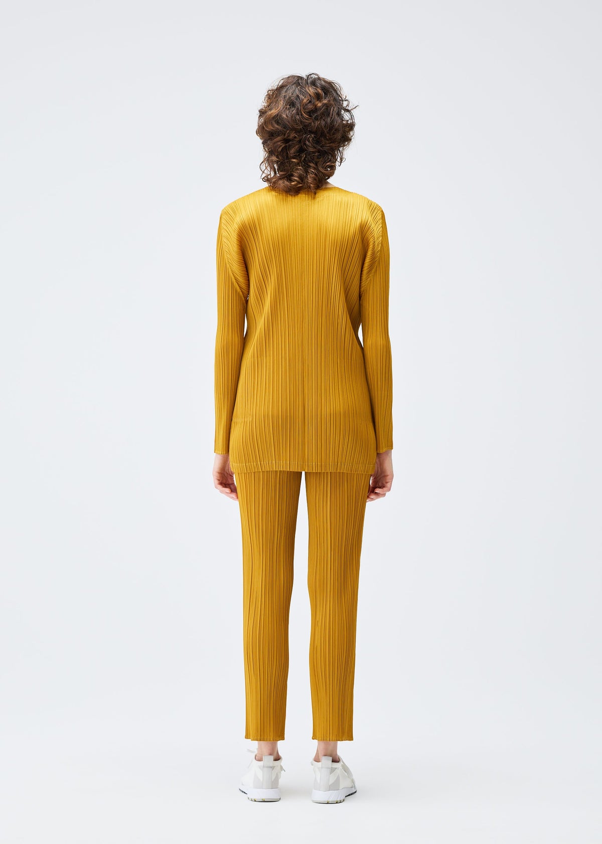 A model wears the PLEATS PLEASE ISSEY MIYAKE MONTHLY COLORS SEPTEMBER jacket.