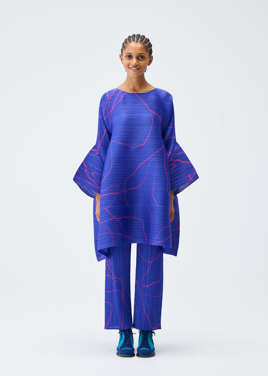 A model wears the PLEATS PLEASE ISSEY MIYAKE PAUSE trousers.