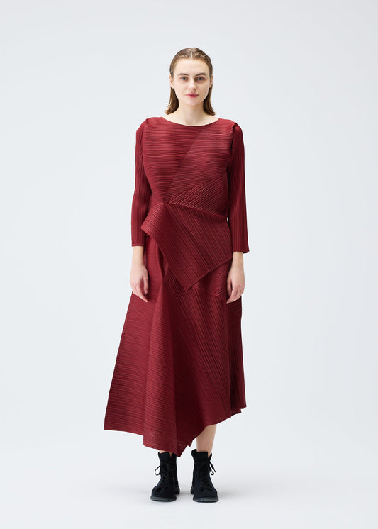 A model wears the PLEATS PLEASE ISSEY MIYAKE SPIN skirt.