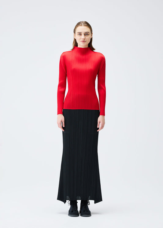 A model wears the PLEATS PLEASE ISSEY MIYAKE OLE! clothing.