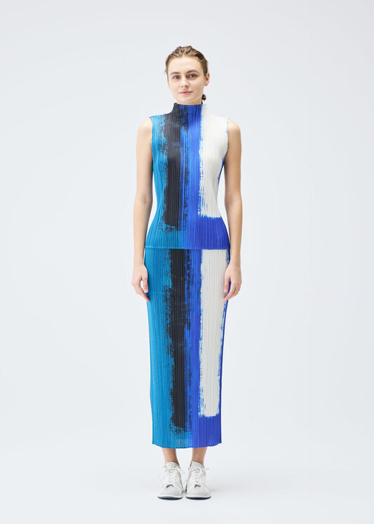 A model wears the PLEATS PLEASE ISSEY MIYAKE JUMP skirt.