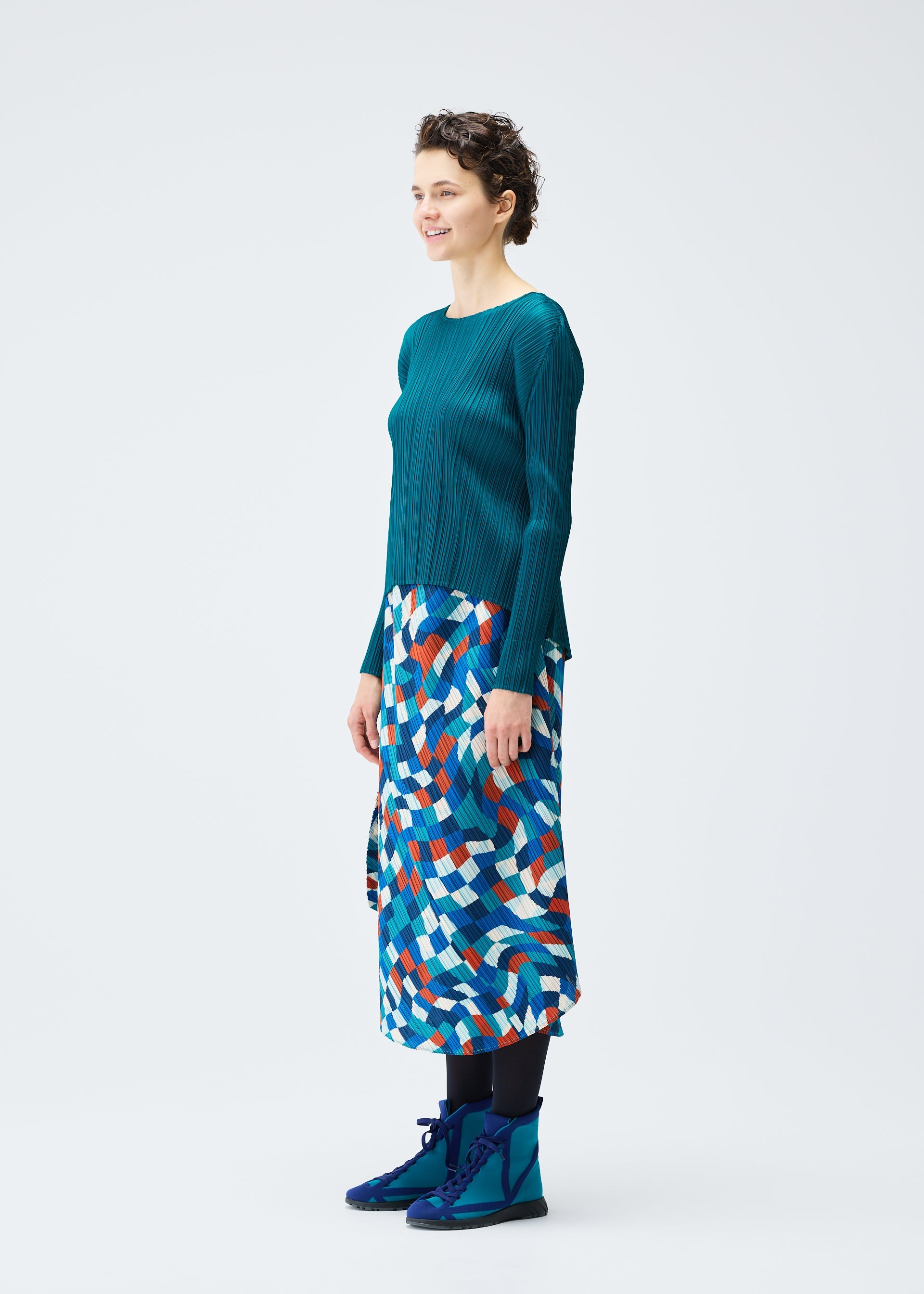 A model wears the PLEATS PLEASE ISSEY MIYAKE DANCING SQUARE skirt.
