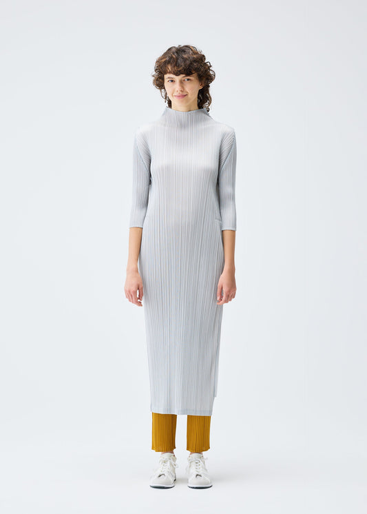 A model wears the PLEATS PLEASE ISSEY MIYAKE MONTHLY COLORS SEPTEMBER dress.