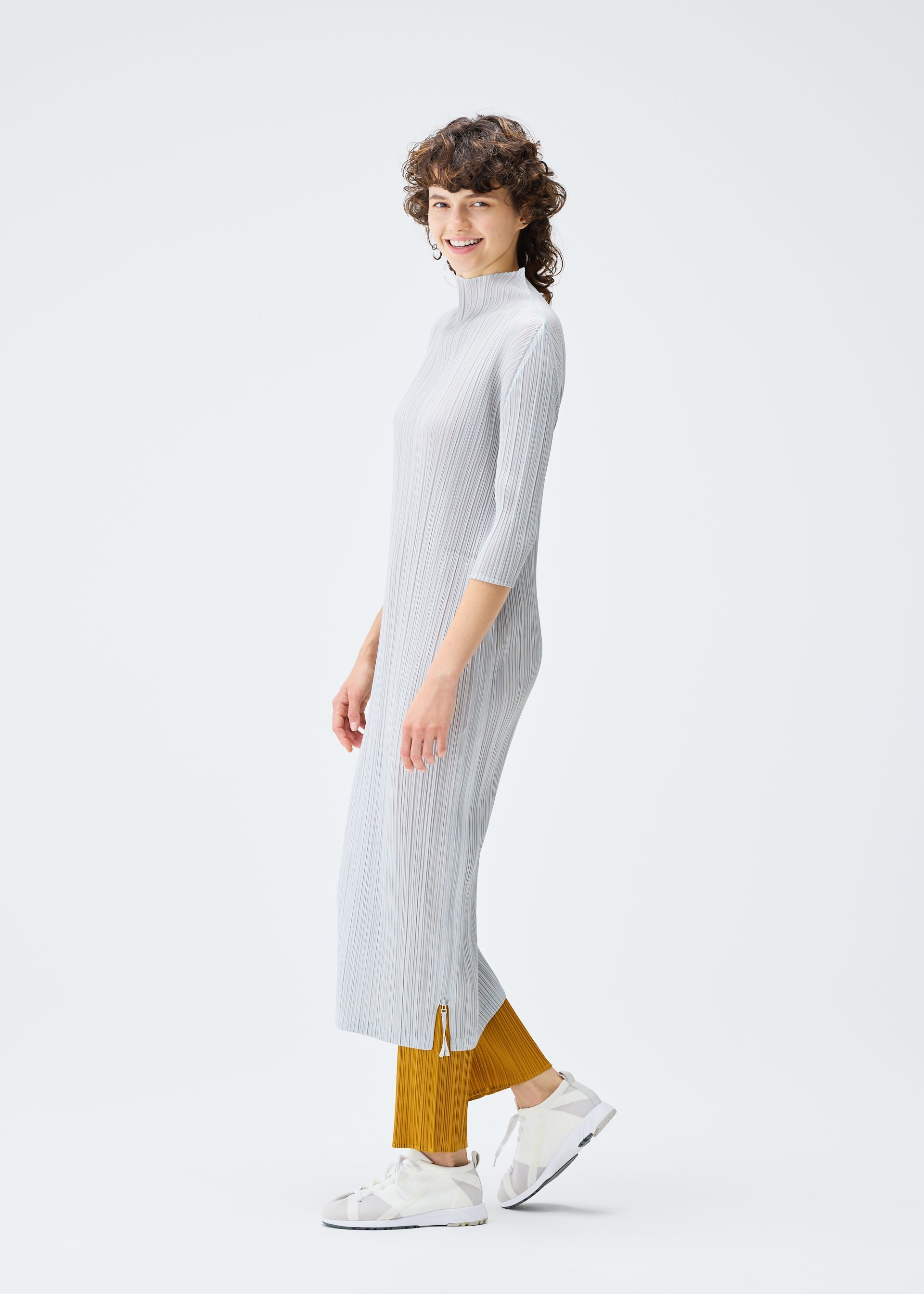 A model wears the PLEATS PLEASE ISSEY MIYAKE MONTHLY COLORS SEPTEMBER dress.
