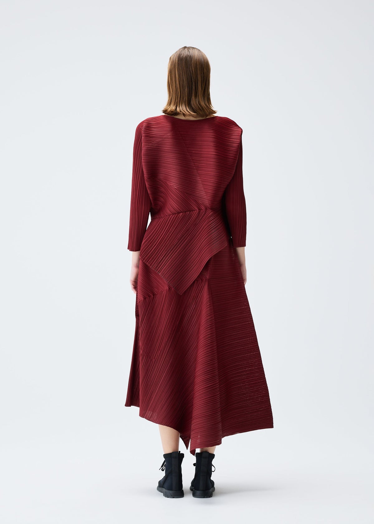 A model wears the PLEATS PLEASE ISSEY MIYAKE SPIN top.
