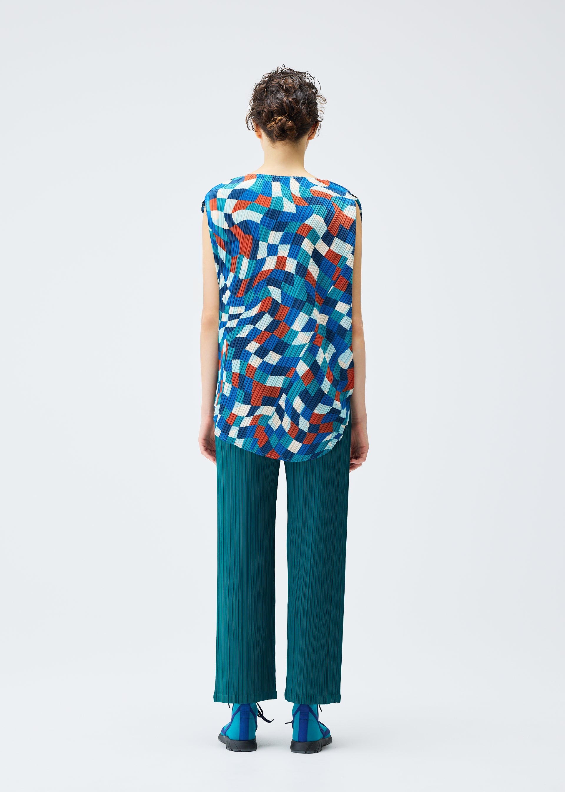 A model wears the PLEATS PLEASE ISSEY MIYAKE DANCING SQUARE top.