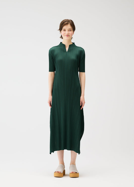 A model wears the PLEATS PLEASE ISSEY MIYAKE MONTHLY COLORS MARCH dress.
