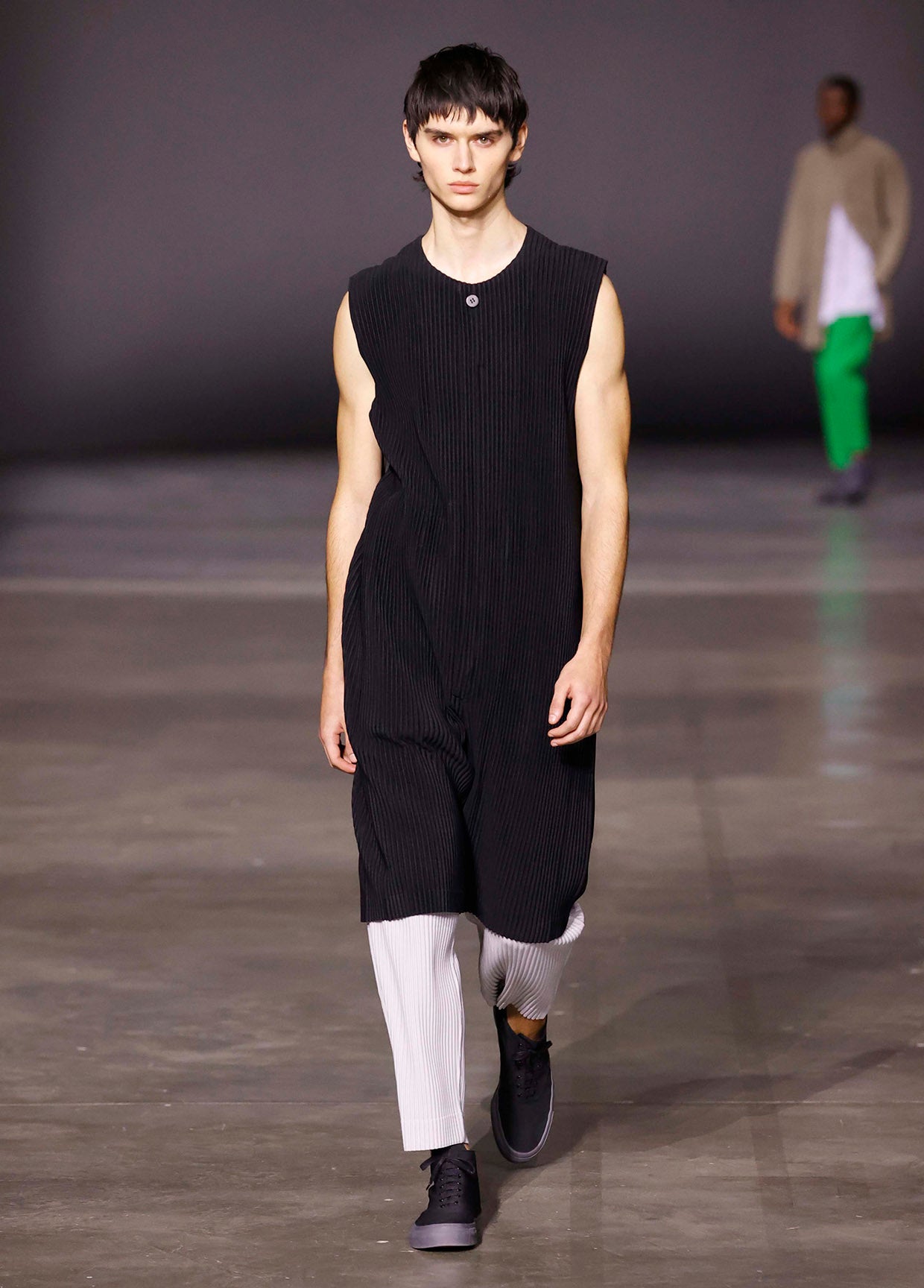 HOMME PLISSÉ ISSEY MIYAKE AUTUMN WINTER 2023/24 COLLECTIONS 06