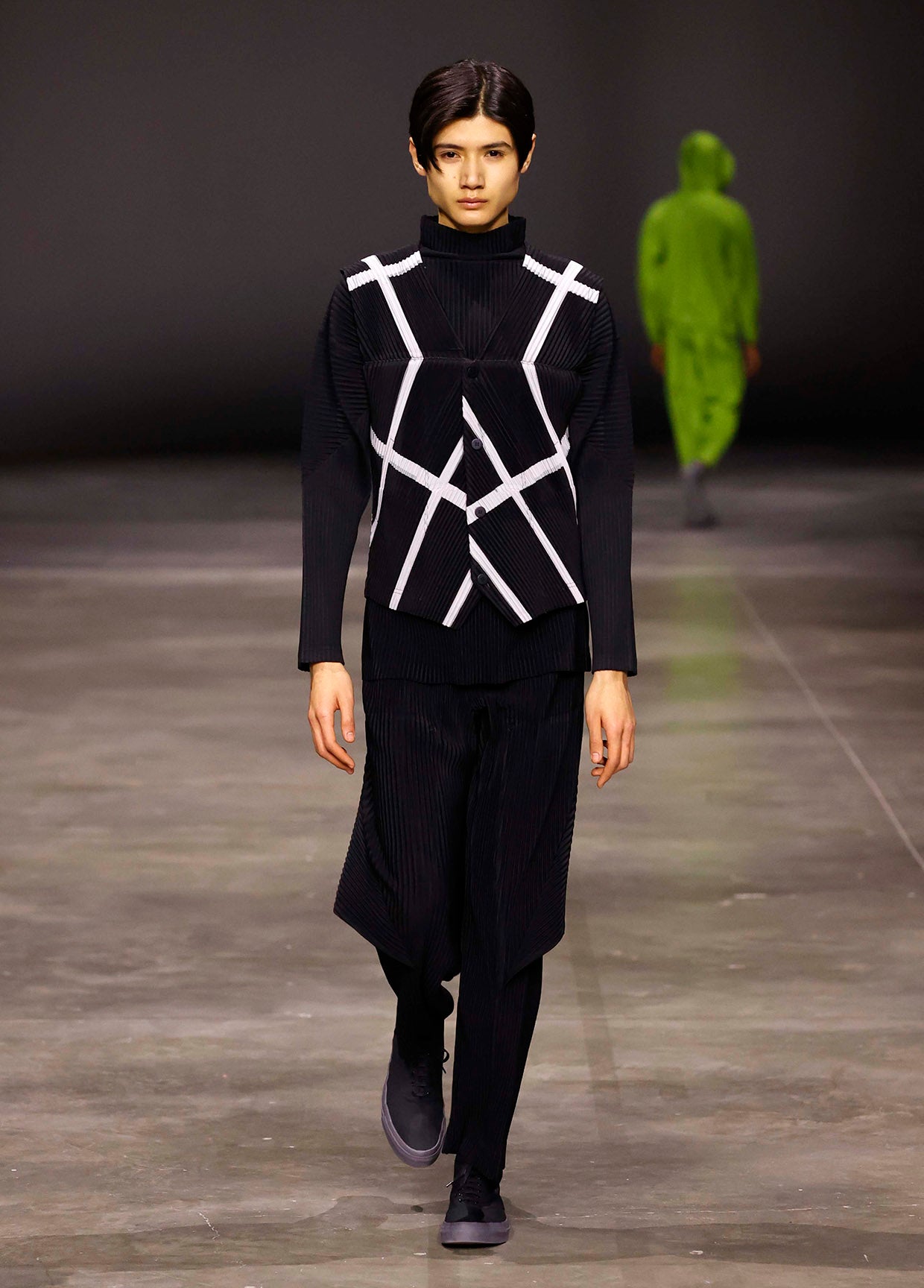 HOMME PLISSÉ ISSEY MIYAKE AUTUMN WINTER 2023/24 COLLECTIONS 22