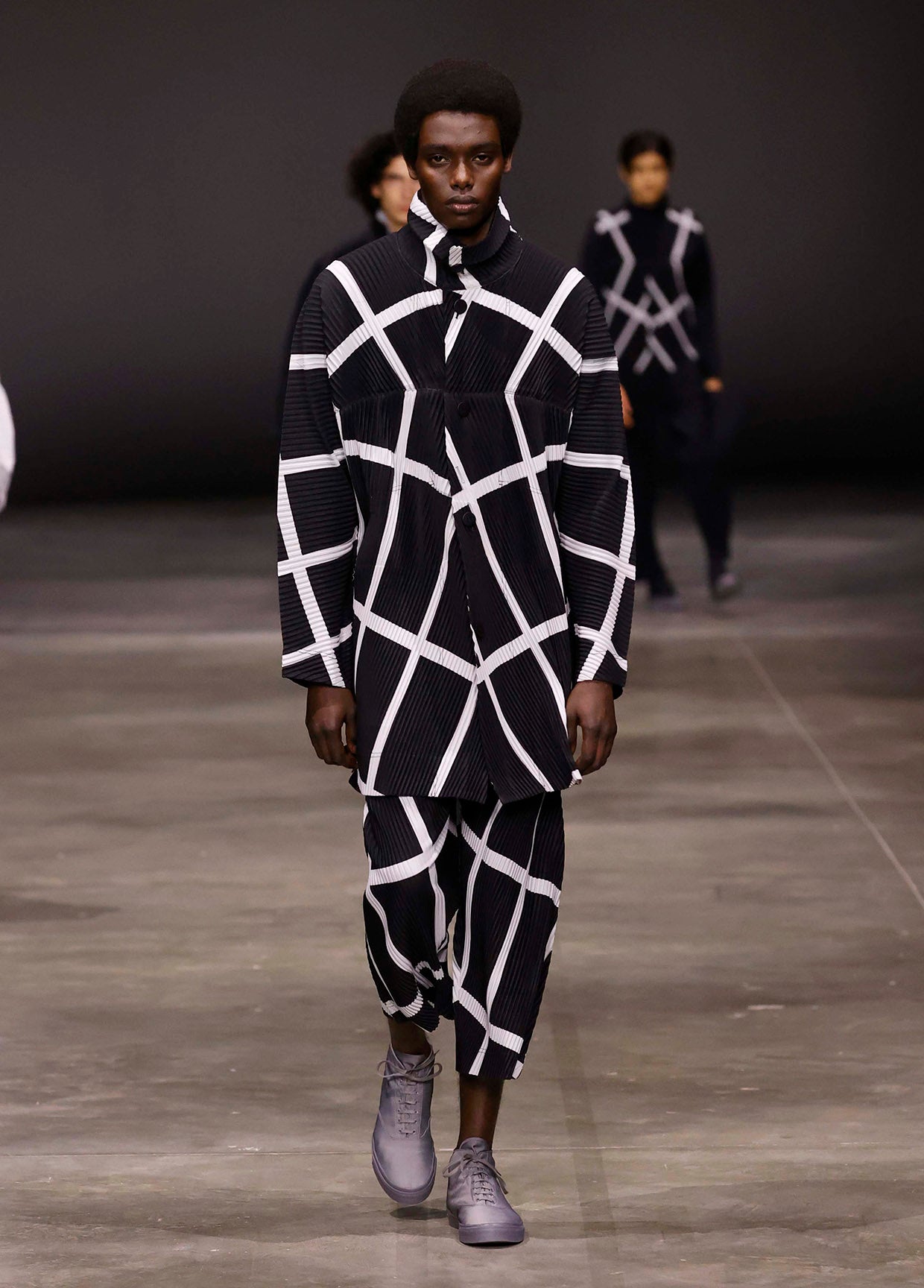 HOMME PLISSÉ ISSEY MIYAKE AUTUMN WINTER 2023/24 COLLECTIONS 23